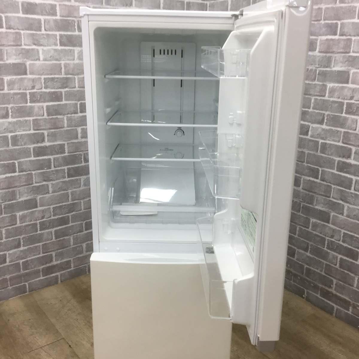 Amazon | GR-P15BS-W(パールホワイト) 2ドア冷蔵庫 右開き 153L