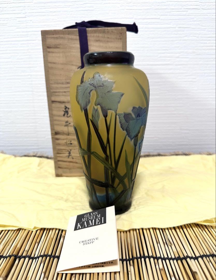 Amazon.co.jp: ガラス工芸作家 亀井治美 幻彩琳 水辺菖蒲文壺 真作