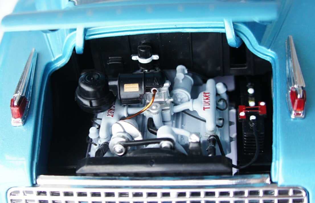 Amazon.co.jp: 旧 京商 1/18 1948 タッカー トーピード ブルー Tucker