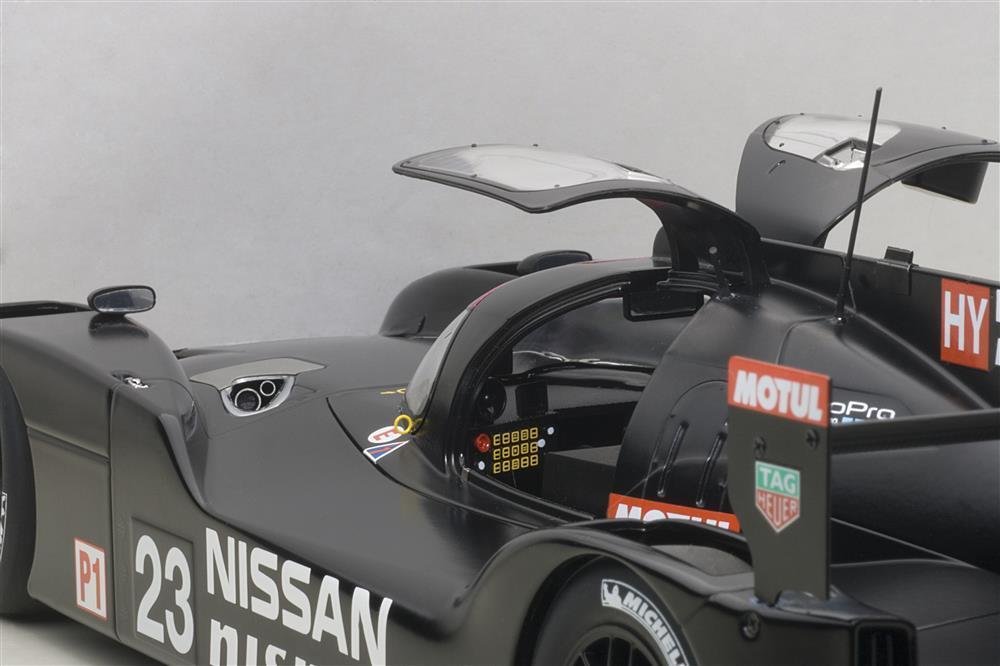 Amazon.com: Nissan GT-R LM Nismo 2015 Test Car #23 1/18 by Autoart