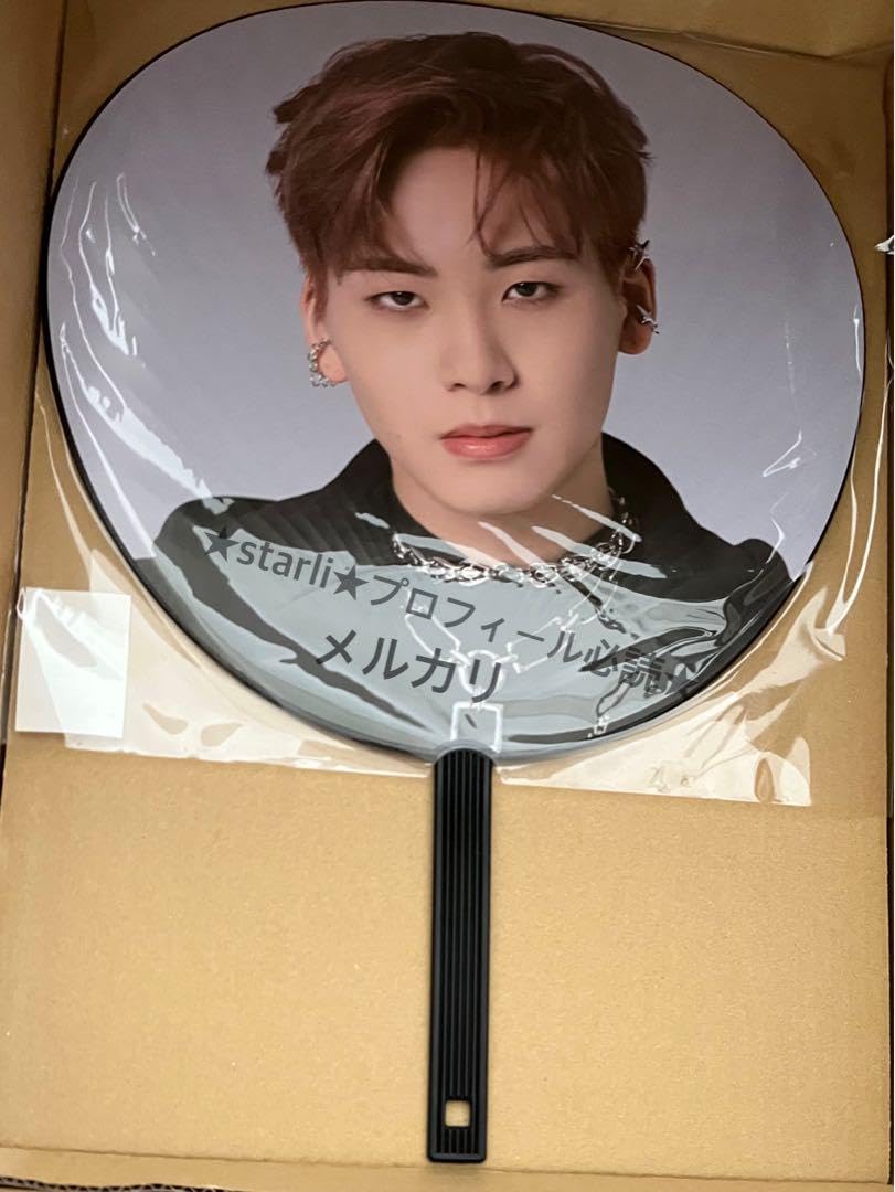 Amazon.co.jp: JO1 川尻蓮 BIG うちわ BEYOND THE DARK グッズ 2023