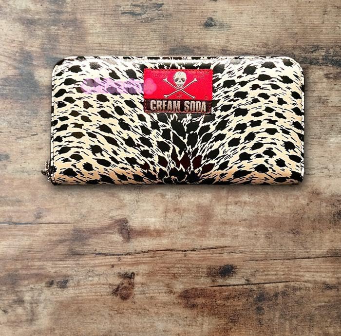 Amazon.co.jp: クリームソーダ角ドクロ白ヒョウ柄長財布ラウンド