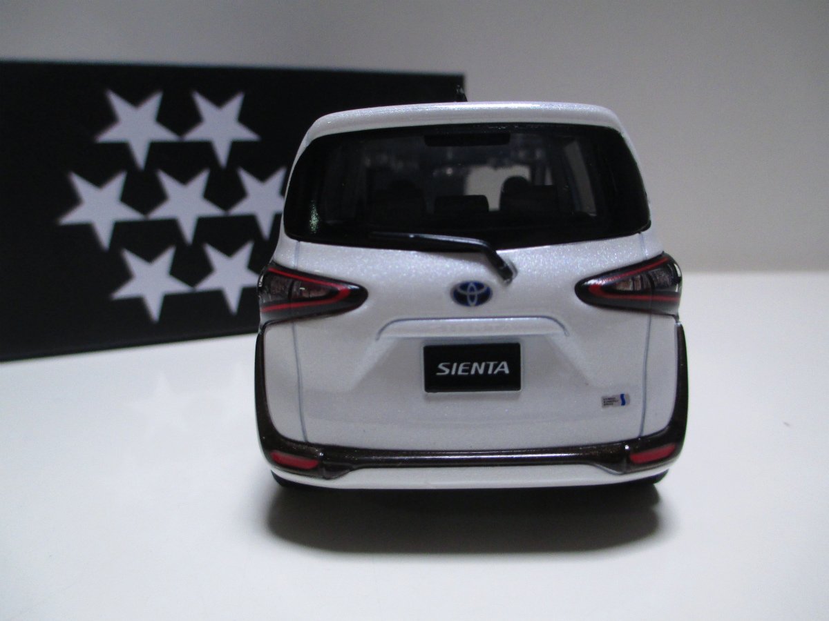 Amazon.co.jp: 1/30 トヨタ 新型シエンタ Sienta 非売品 カラー