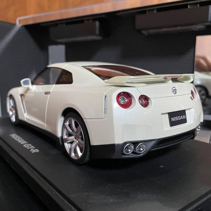 Amazon | オートアート 1/18 日産 GT-R (R35) ホワイトパール