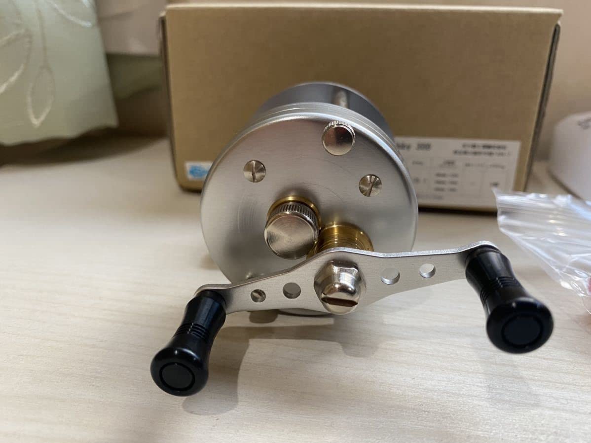 Amazon.co.jp: 激レア 五十鈴工業 ベイトリール Tabby 300 タビー 300