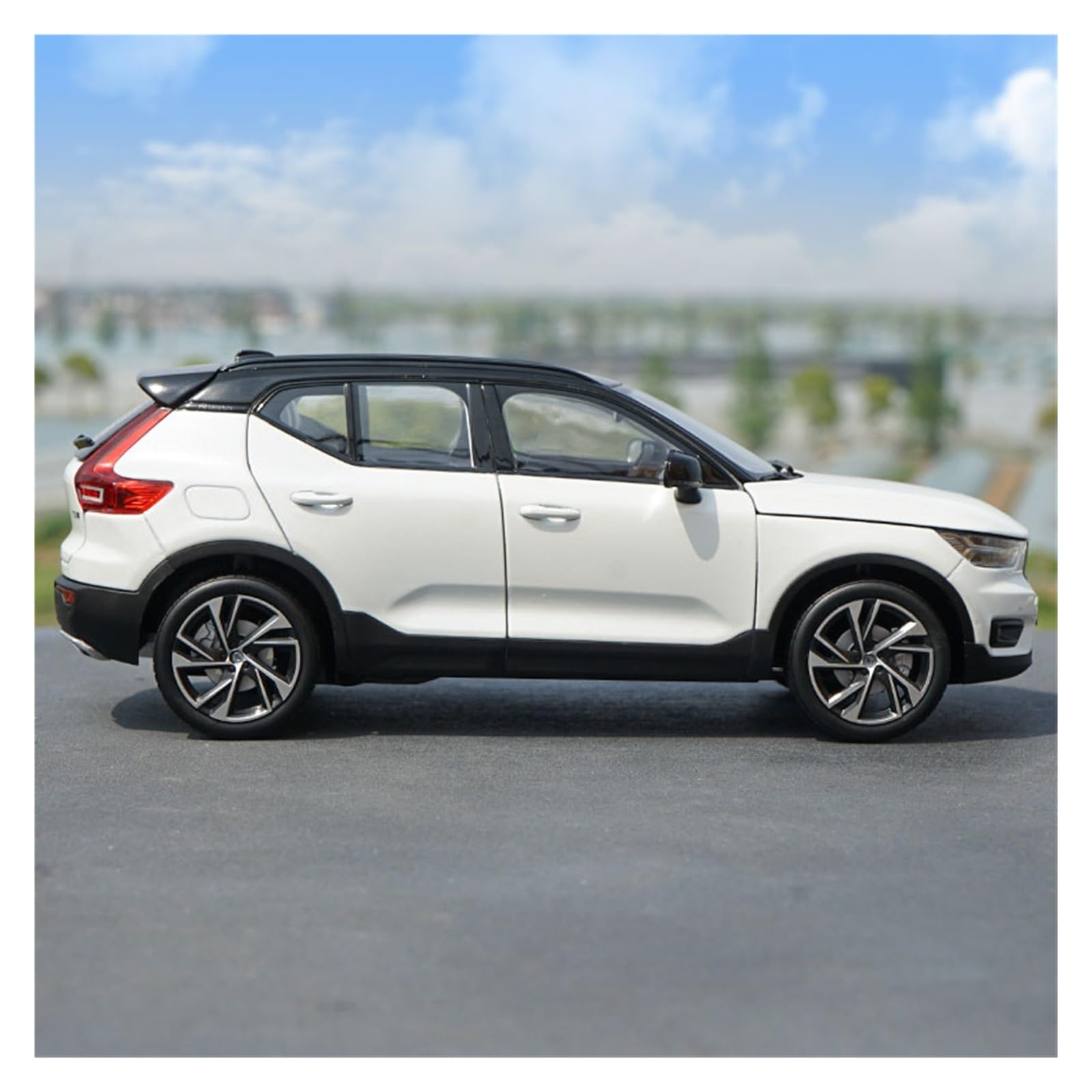 Amazon.co.jp: ミニカー スケールモデルカー 1/18 ボルボ Xc40 Suv