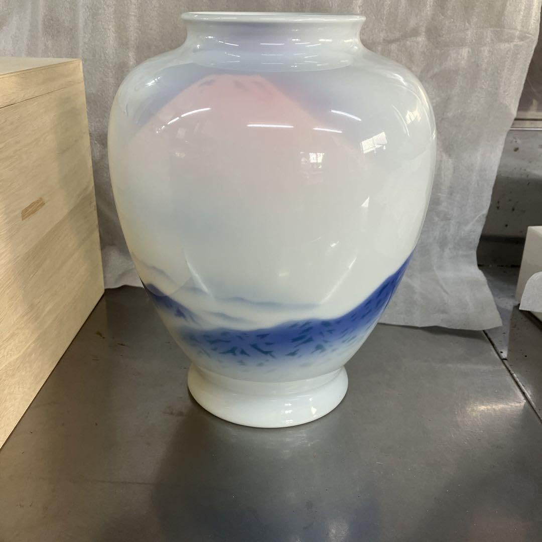 Amazon.co.jp: 箱付き深川製磁 花瓶 宮内庁御用達 赤富士 8号花生