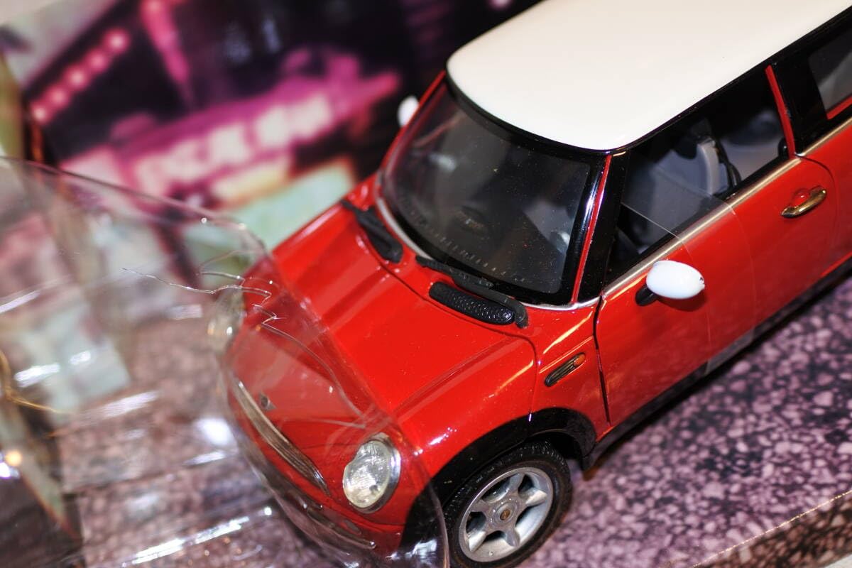 Amazon | 1/18 モーターマックス ミニクーパー 2001 白/赤 | ミニカー