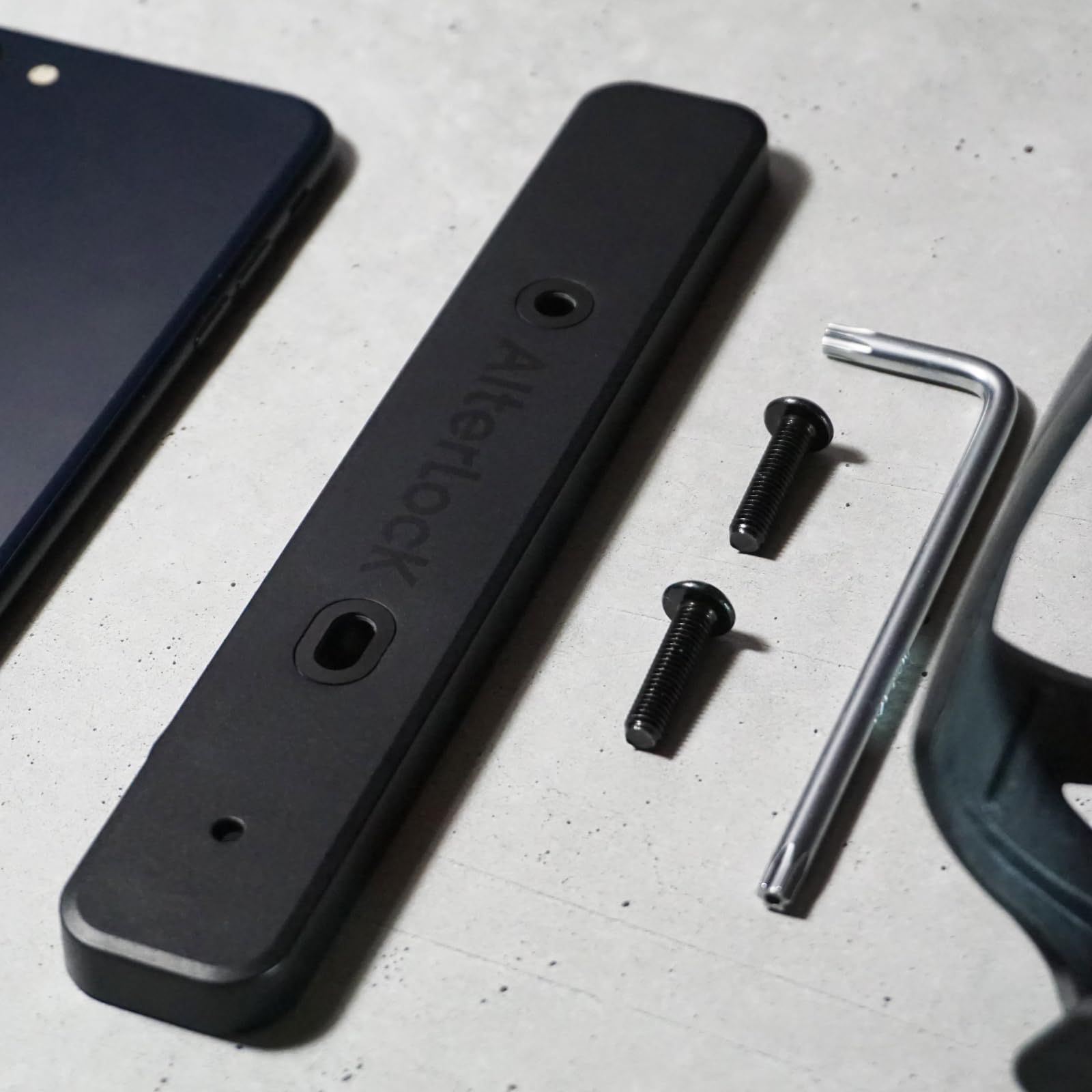 Amazon.co.jp: AlterLock Gen3 | 盗難防止アラーム GPS/Wi-Fi追跡