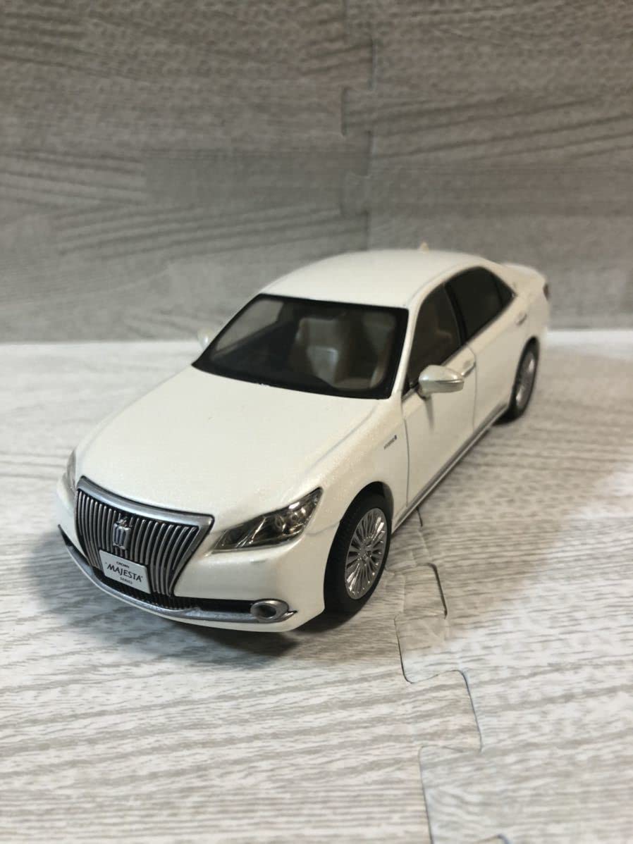 Amazon.co.jp: 1/30 トヨタ クラウンマジェスタ カラーサンプル 非売品