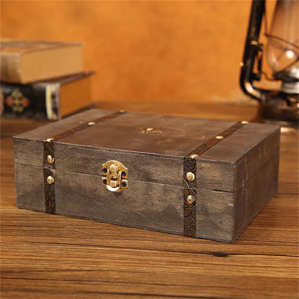 Amazon｜アンティーク調 木製ジュエリーボックス 宝箱 鍵付き