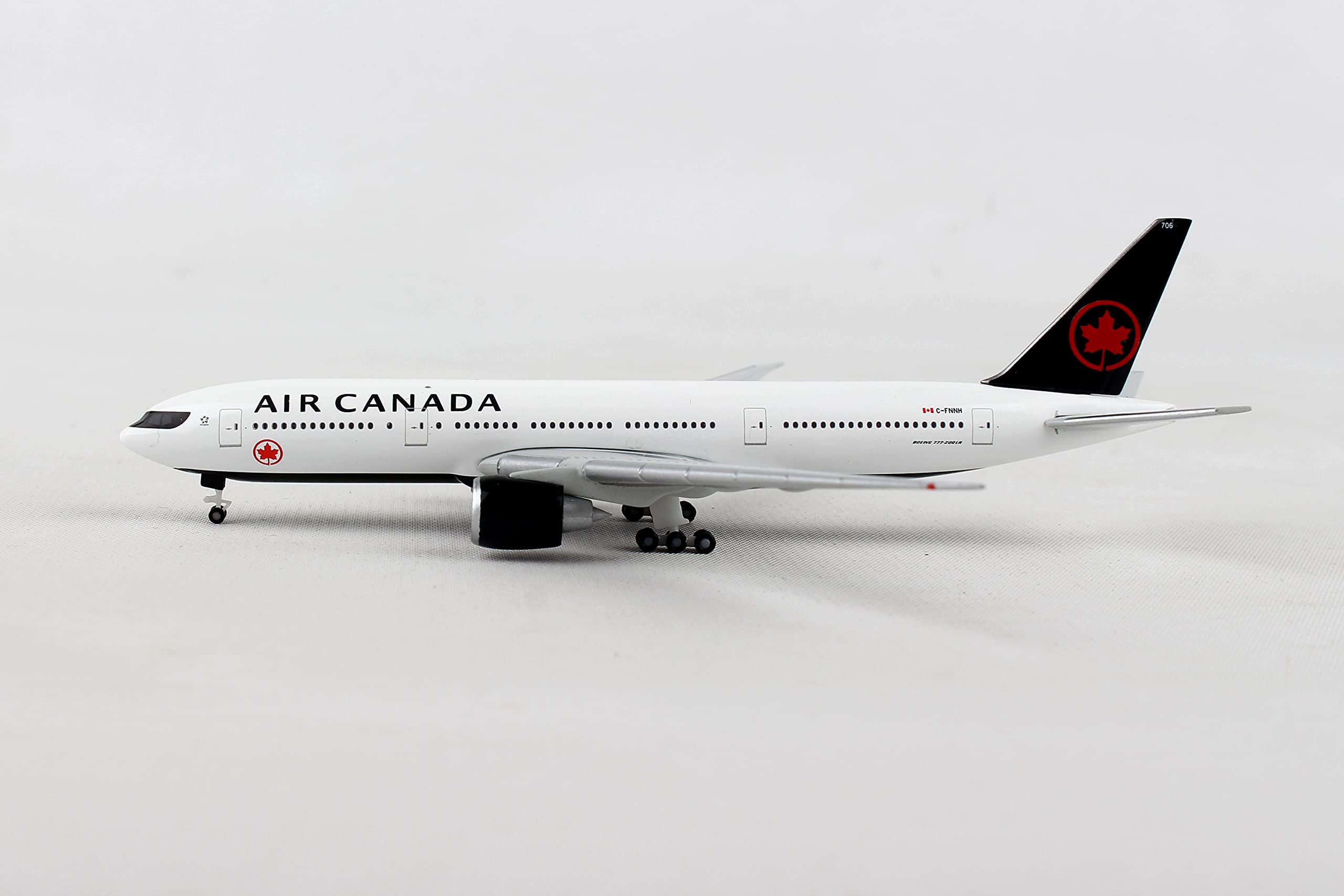Amazon.com: DARON Herpa Wings 531801 Air Canada Boeing 777-200LR 1