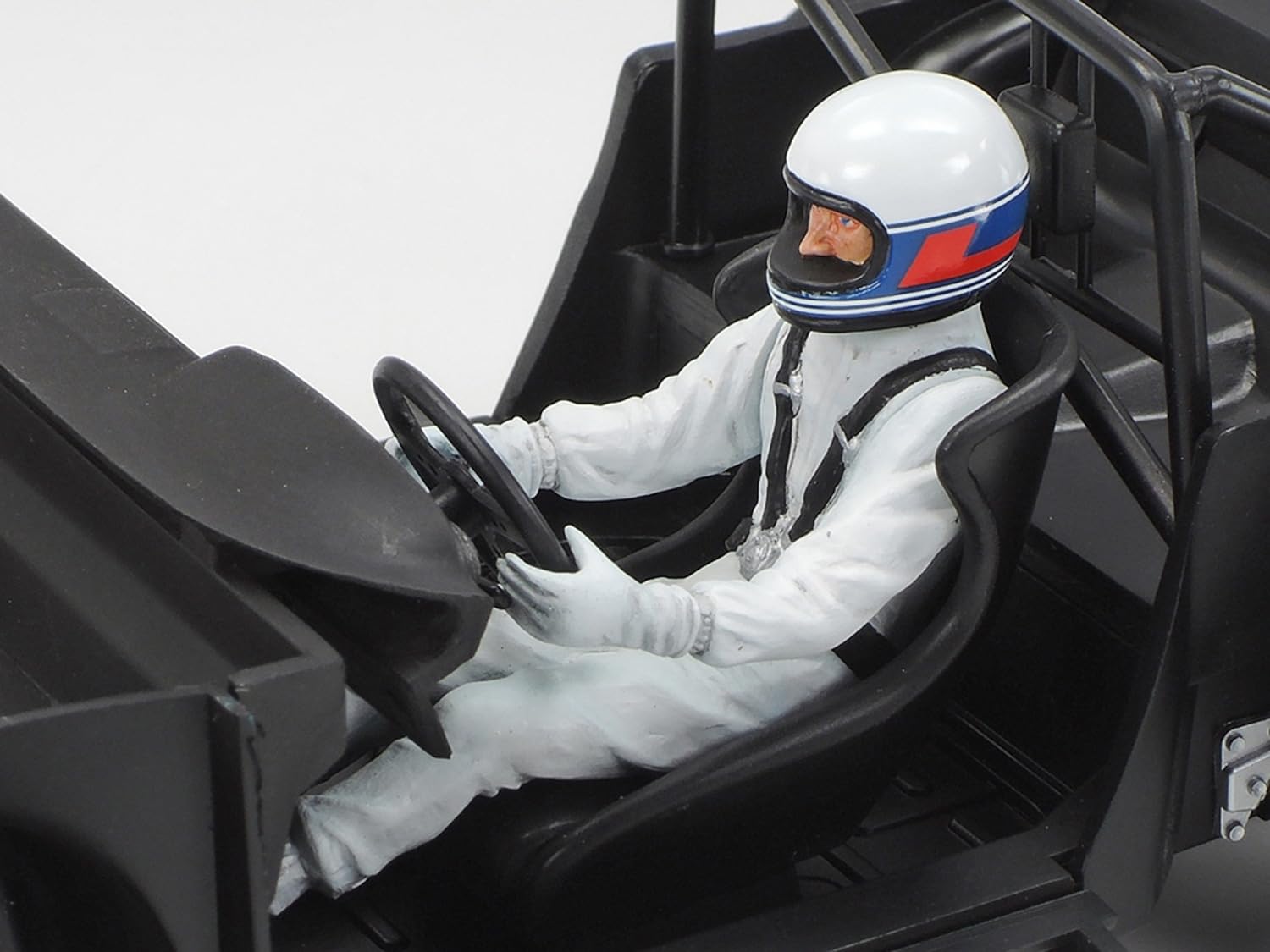 Amazon.com: TAMIYA 1/20 Porsche 935 Valliant TAM20071 : Arts