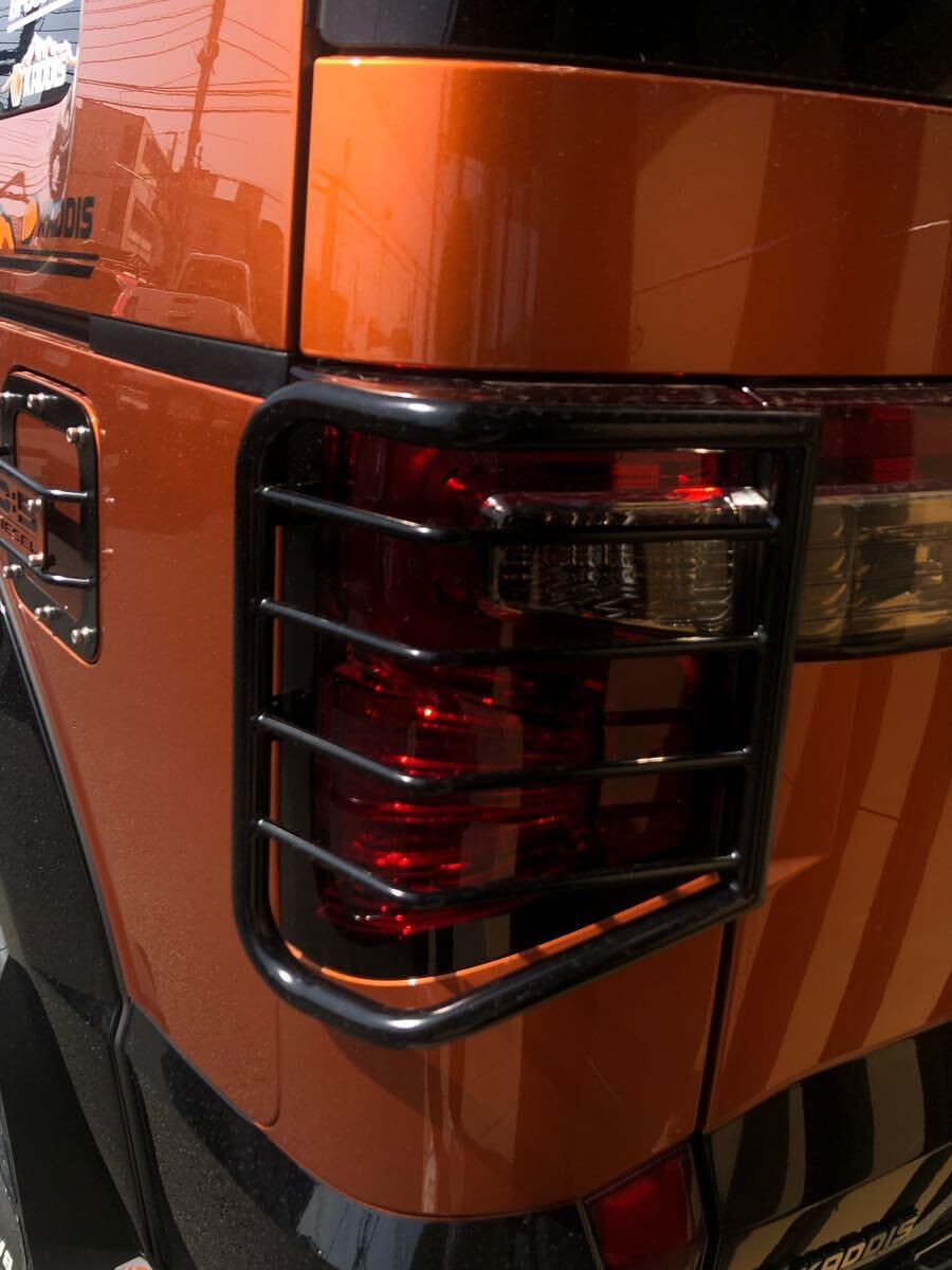 Amazon.co.jp: デリカD:5後期車用テールレンズガードロードハウス