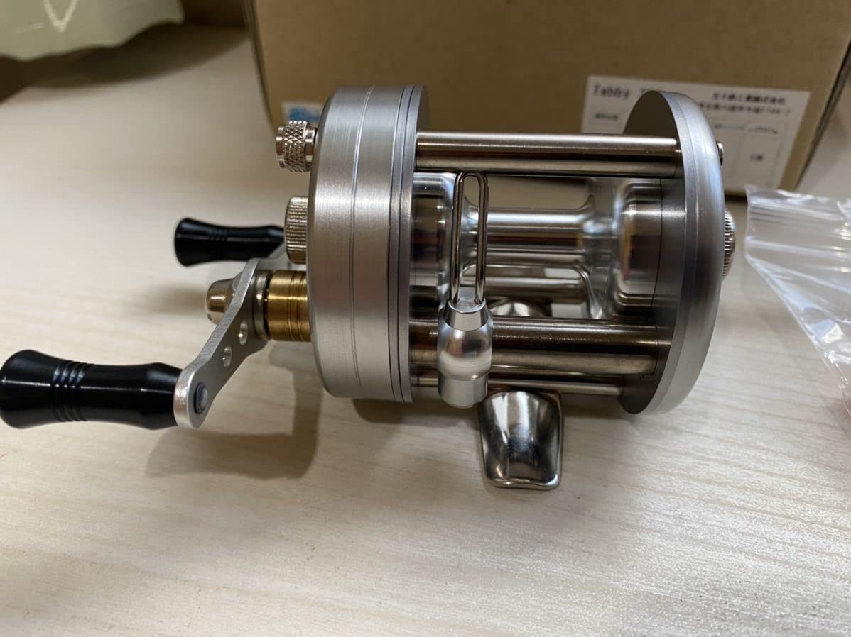 Amazon.co.jp: 激レア 五十鈴工業 ベイトリール Tabby 300 タビー 300