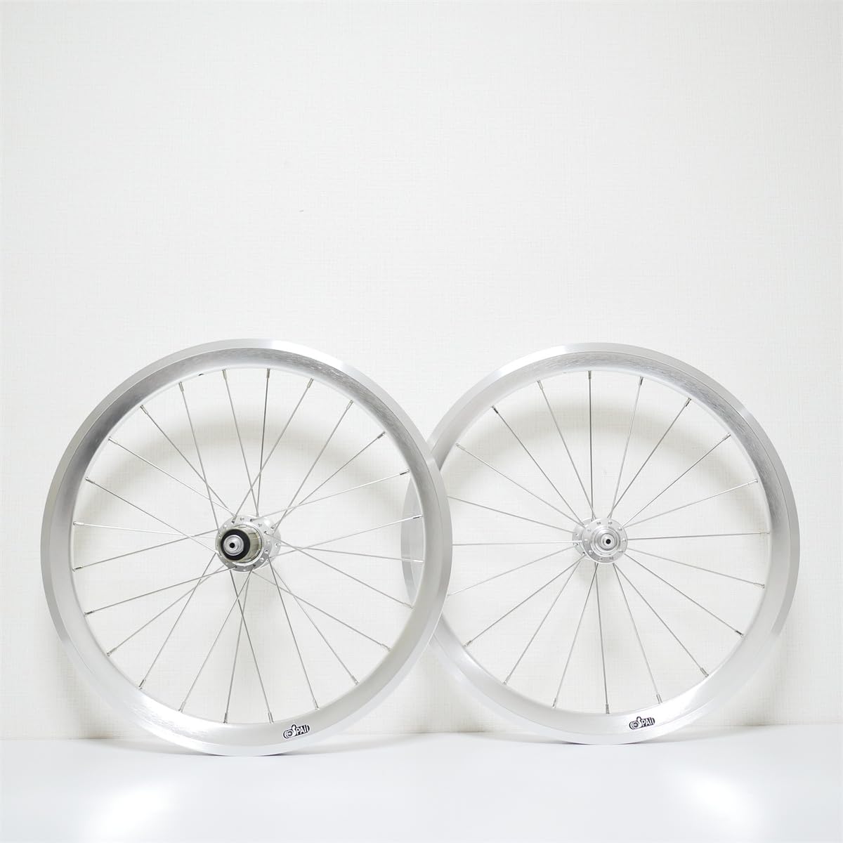 ◇ホワイトリムがカッコいい！◇シマノ製ホイール後輪のみ重量1.15kg