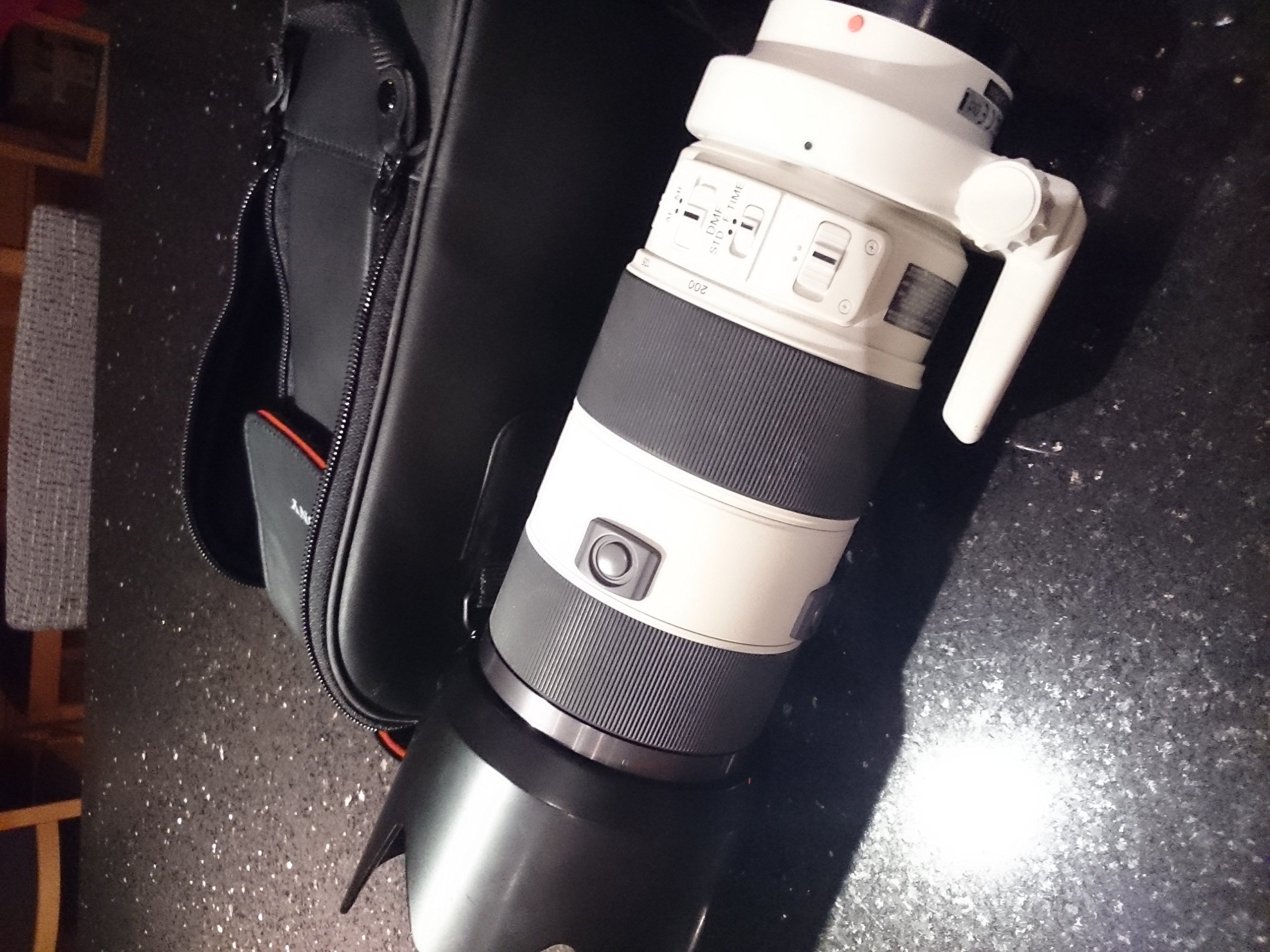 Amazon.com : Sony SAL70200G 70-200mm f/2.8 SSM Lens for Sony Alpha