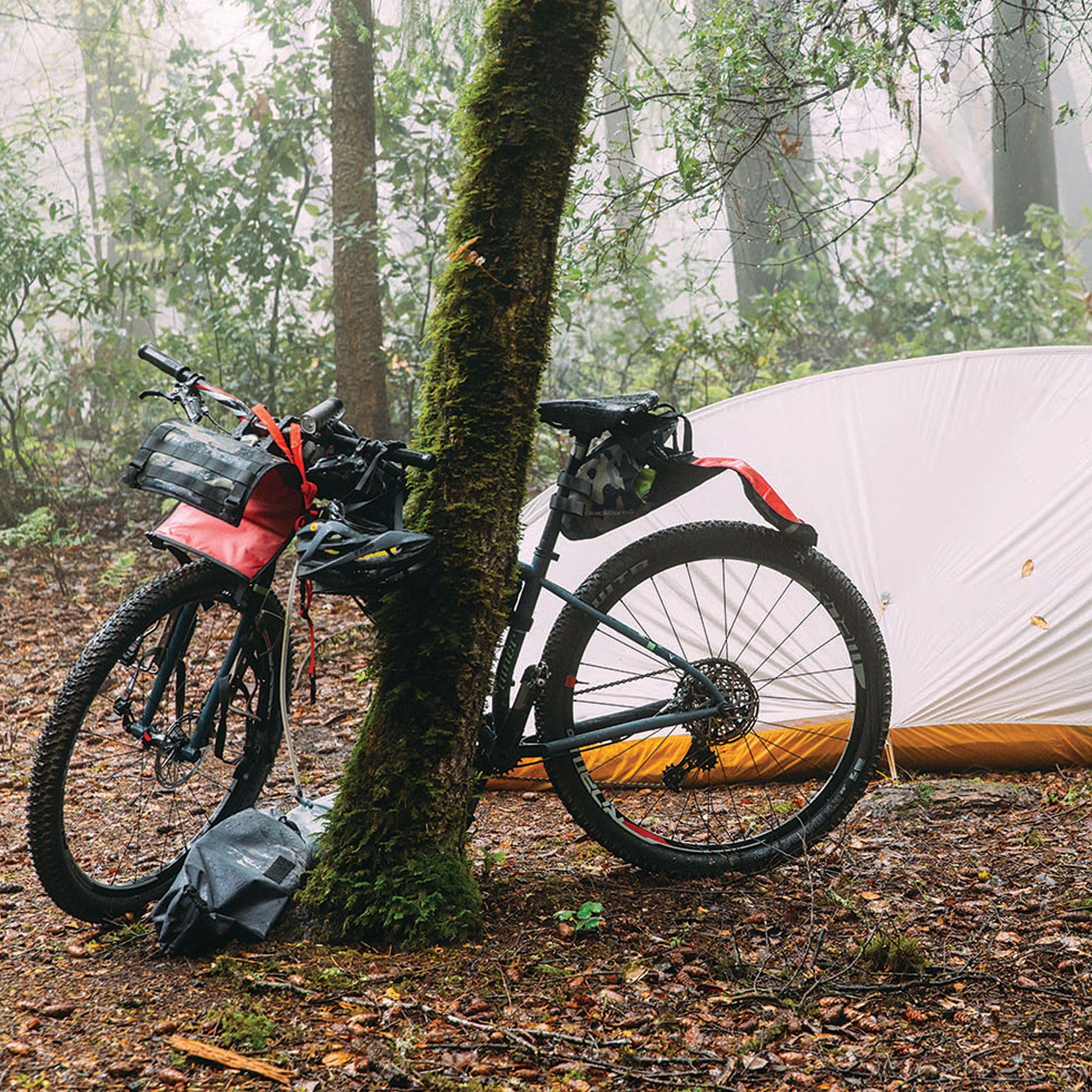 Amazon | Blackburn(ブラックバーン) OUTPOST HANDLEBAR ROLL & DRYBAG