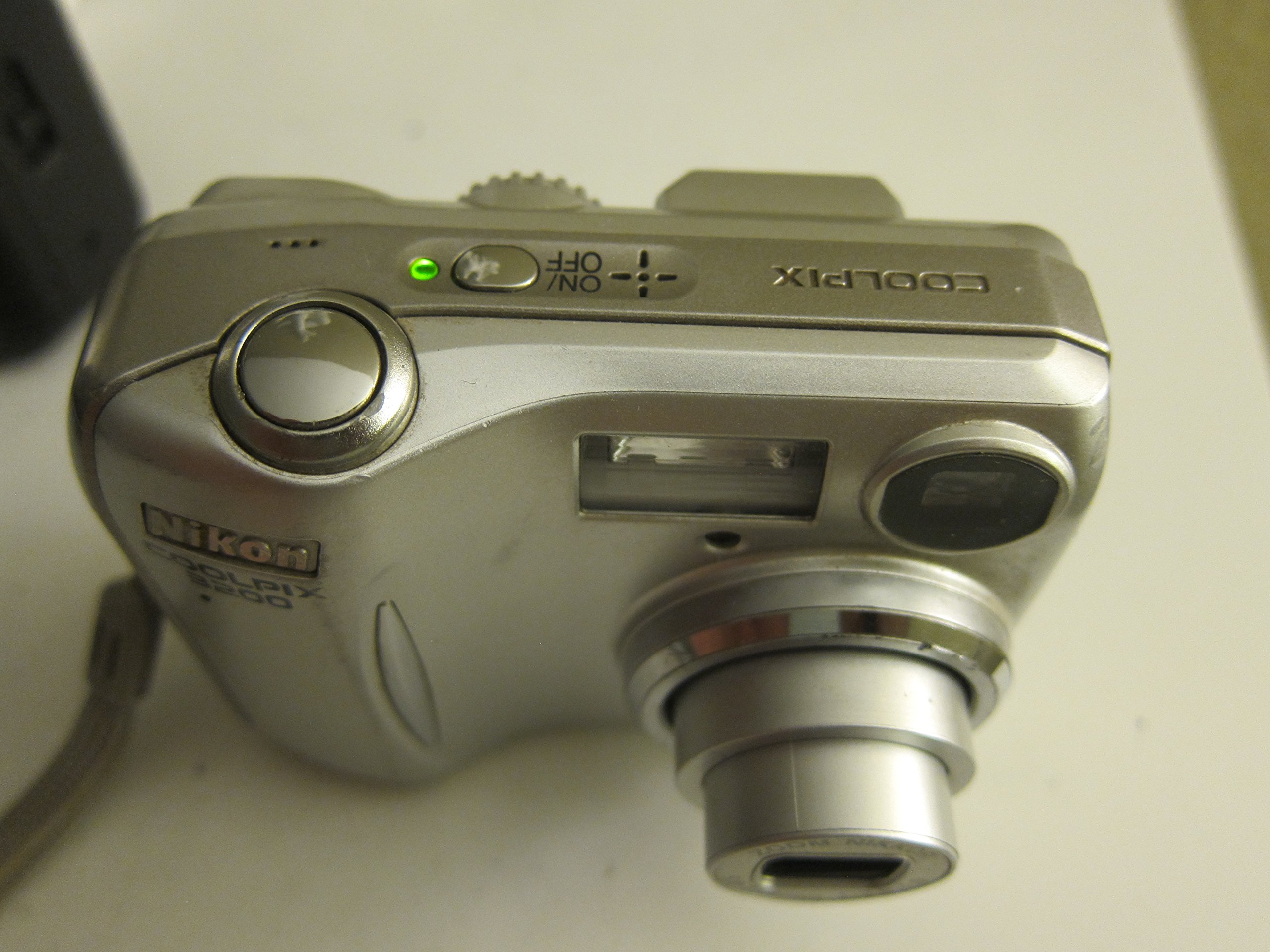 Amazon | ニコン Coolpix 3200 3.2MP デジタルカメラ 光学3倍ズーム