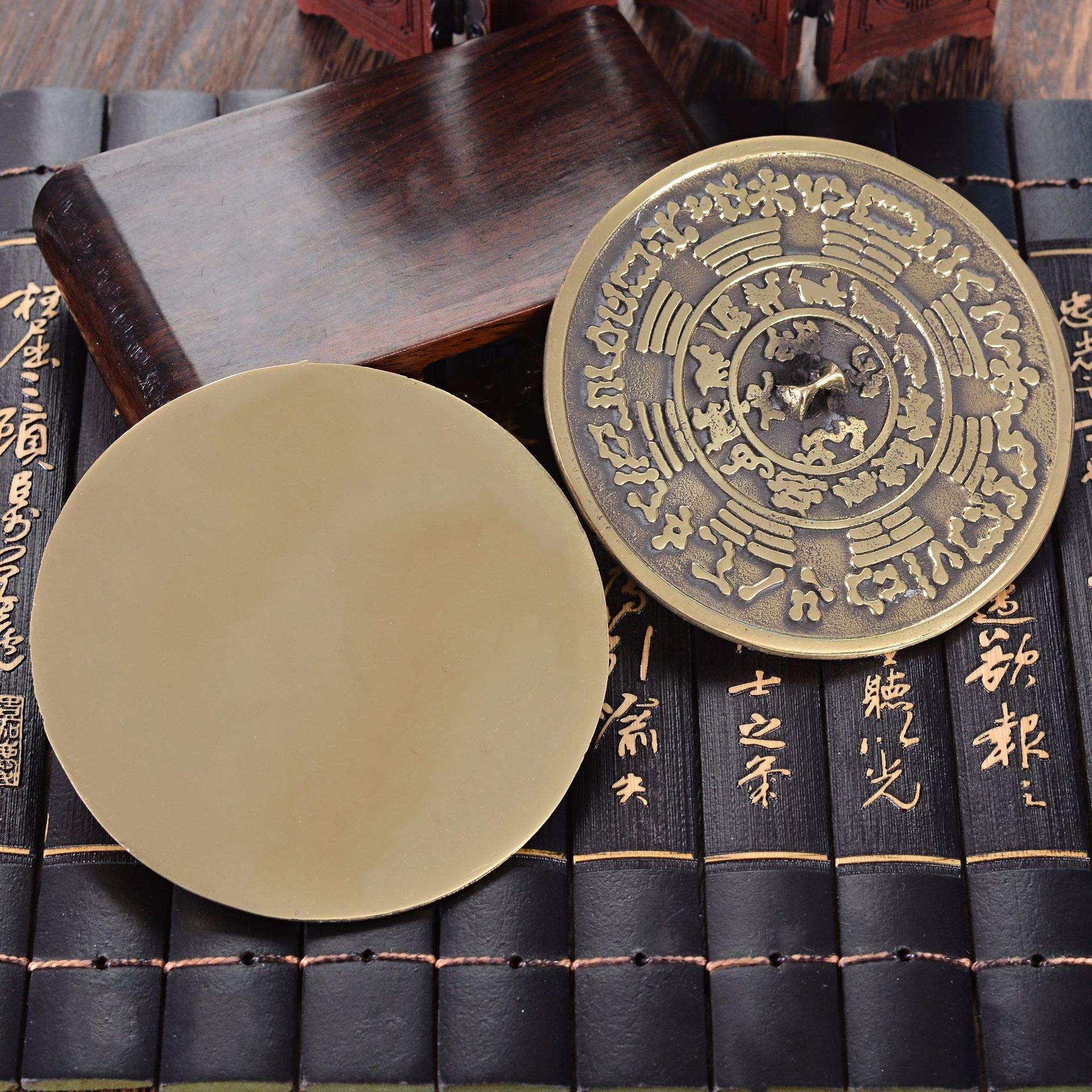 Amazon.co.jp: 一心斎 文鎮 銅鏡 銅製 八卦 十二支 開運祈願 - 風水