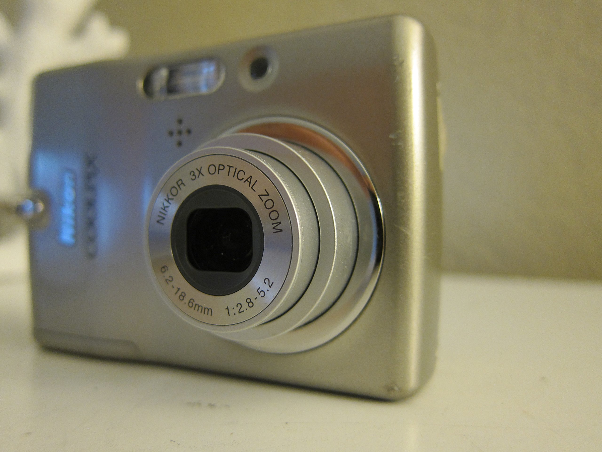 Amazon | Nikon Coolpix L11 6MP デジタルカメラ 3倍光学ズーム付き