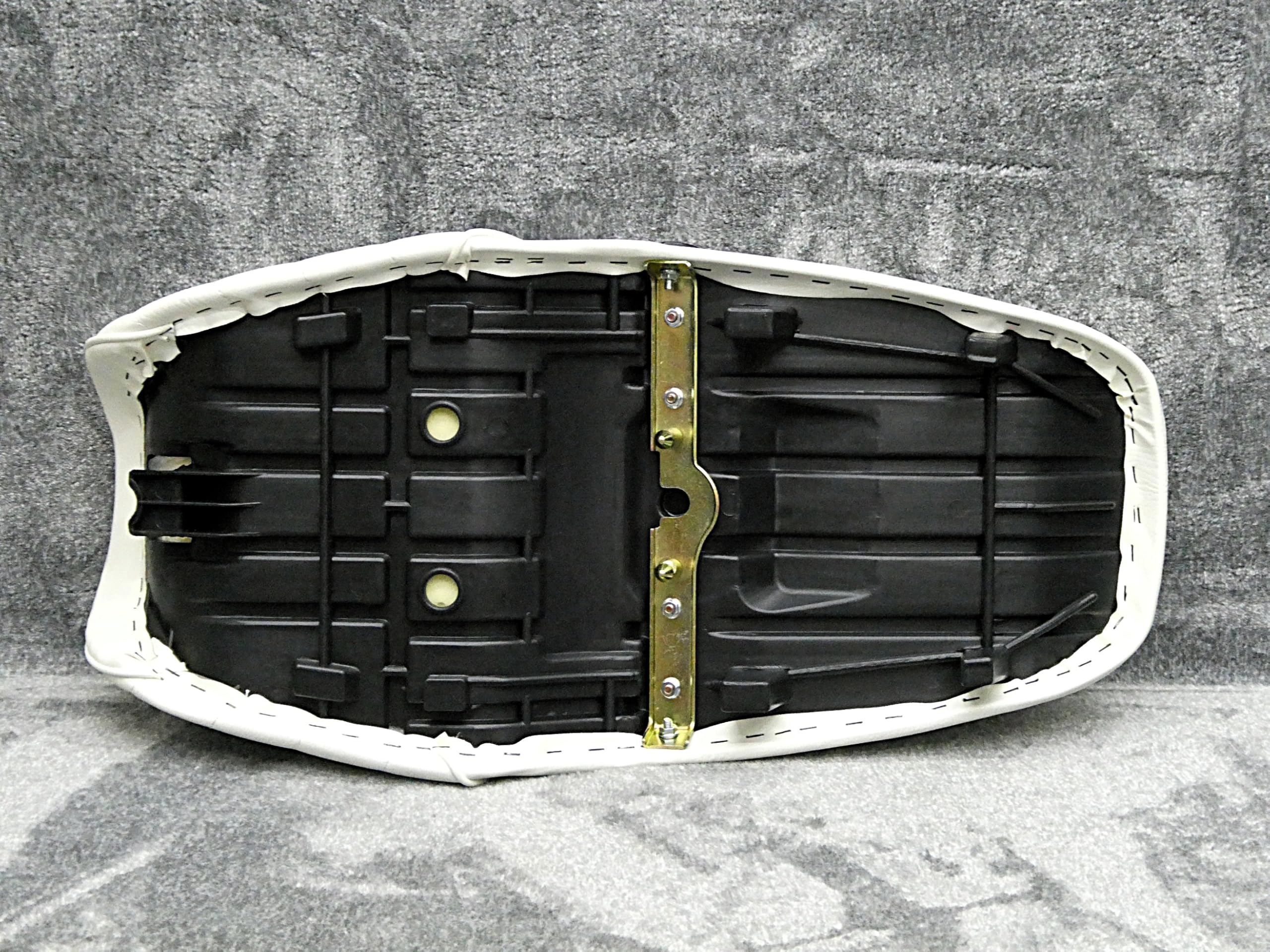 Amazon | バリオス2 用 白皮 タックロールシート/ホワイト レザー 完成