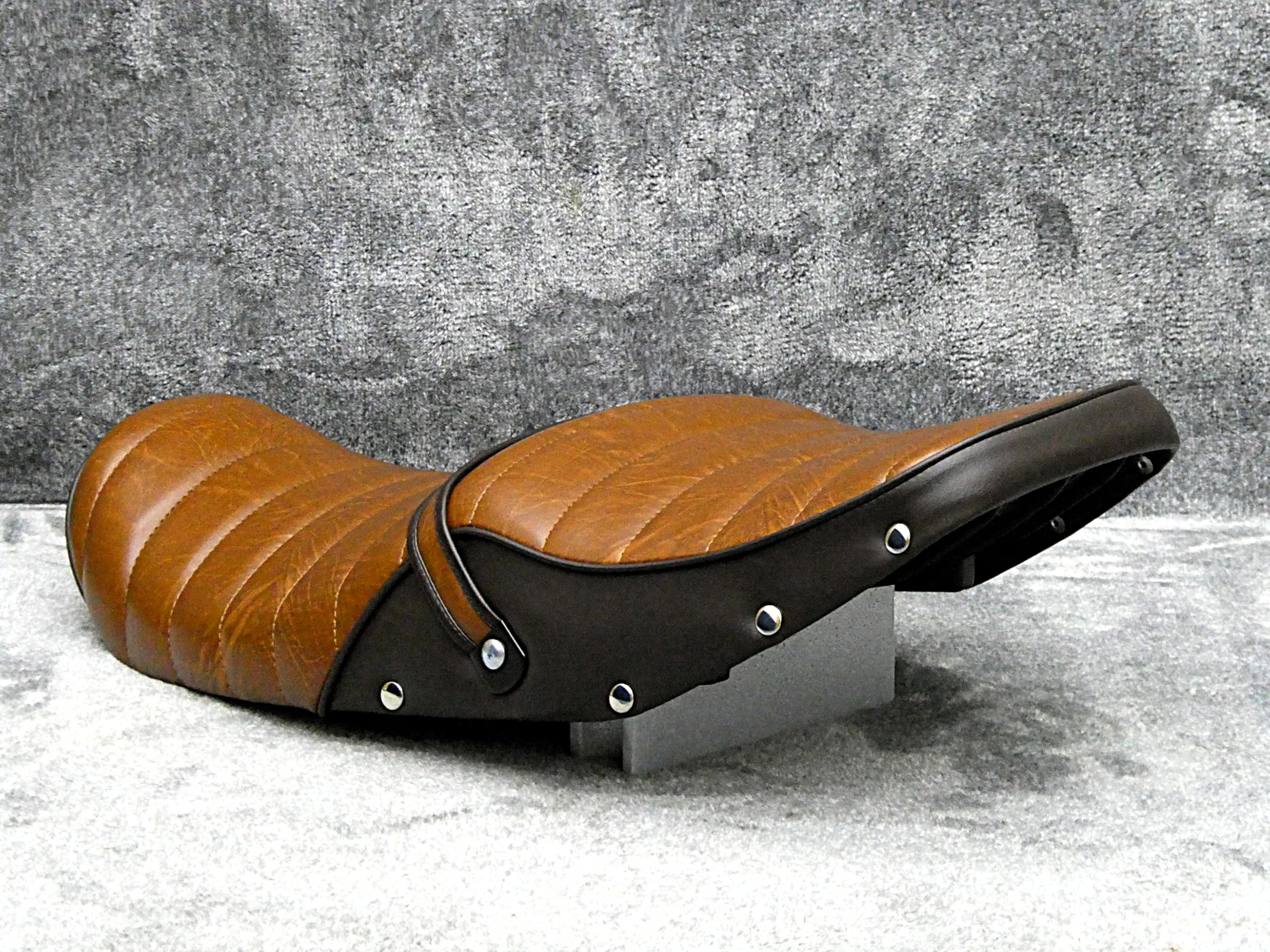 Amazon | ZRX400 タックロール シート (茶レザー ツートン 鋲