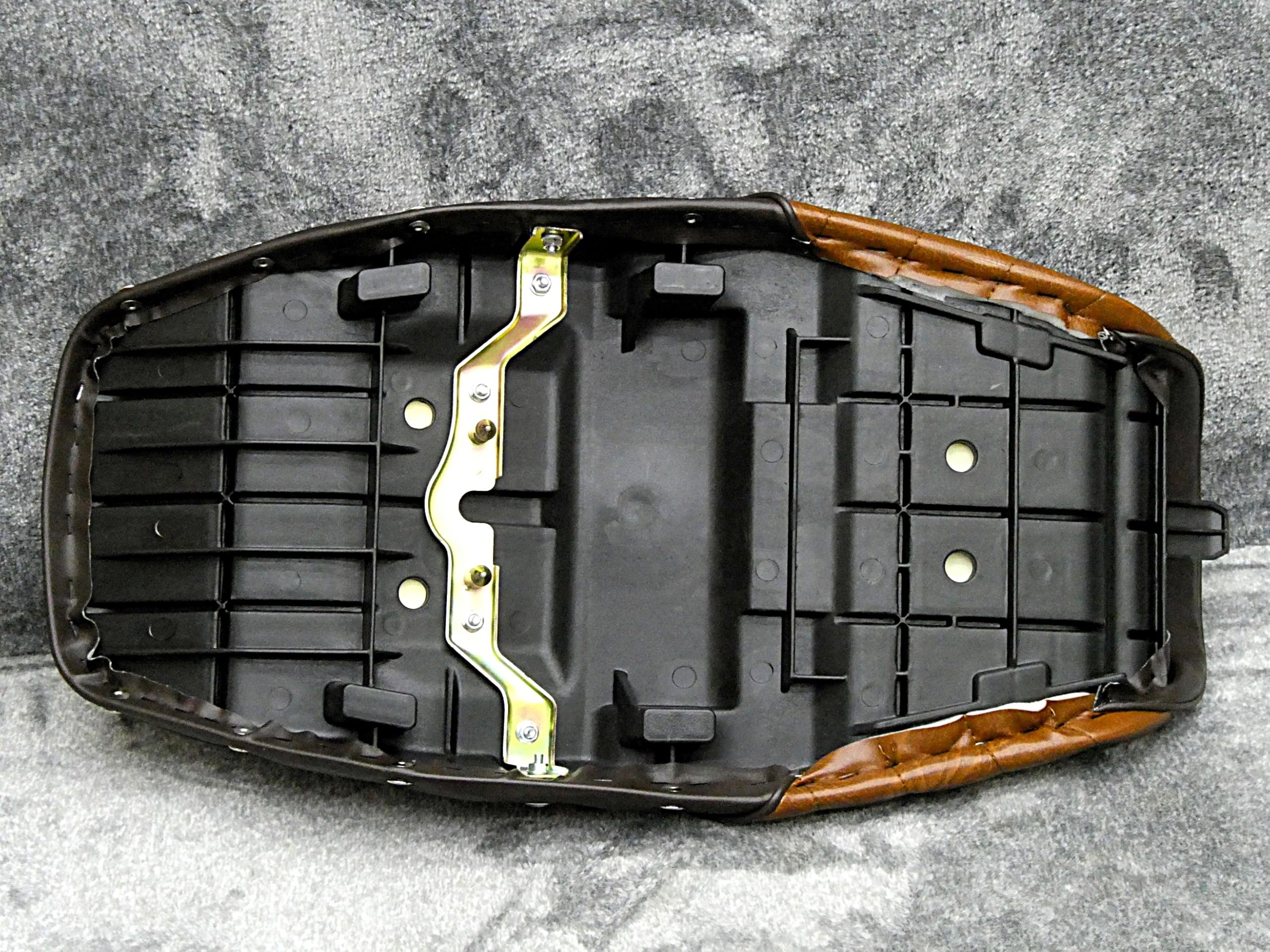 Amazon | ZRX400 タックロール シート (茶レザー ツートン 鋲