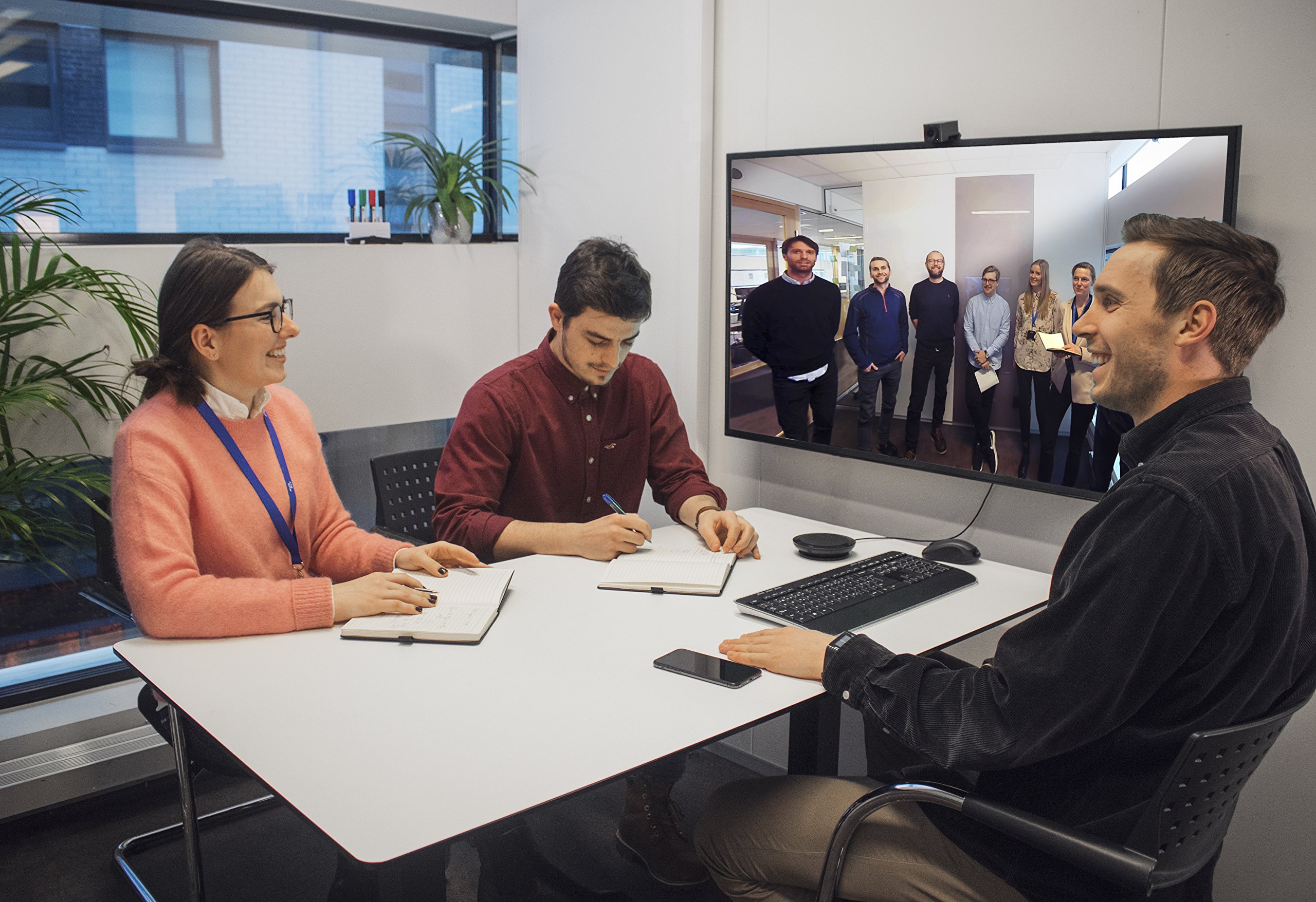 Amazon | Huddly GO ビデオ会議カメラルームキット - ハイエンド品質