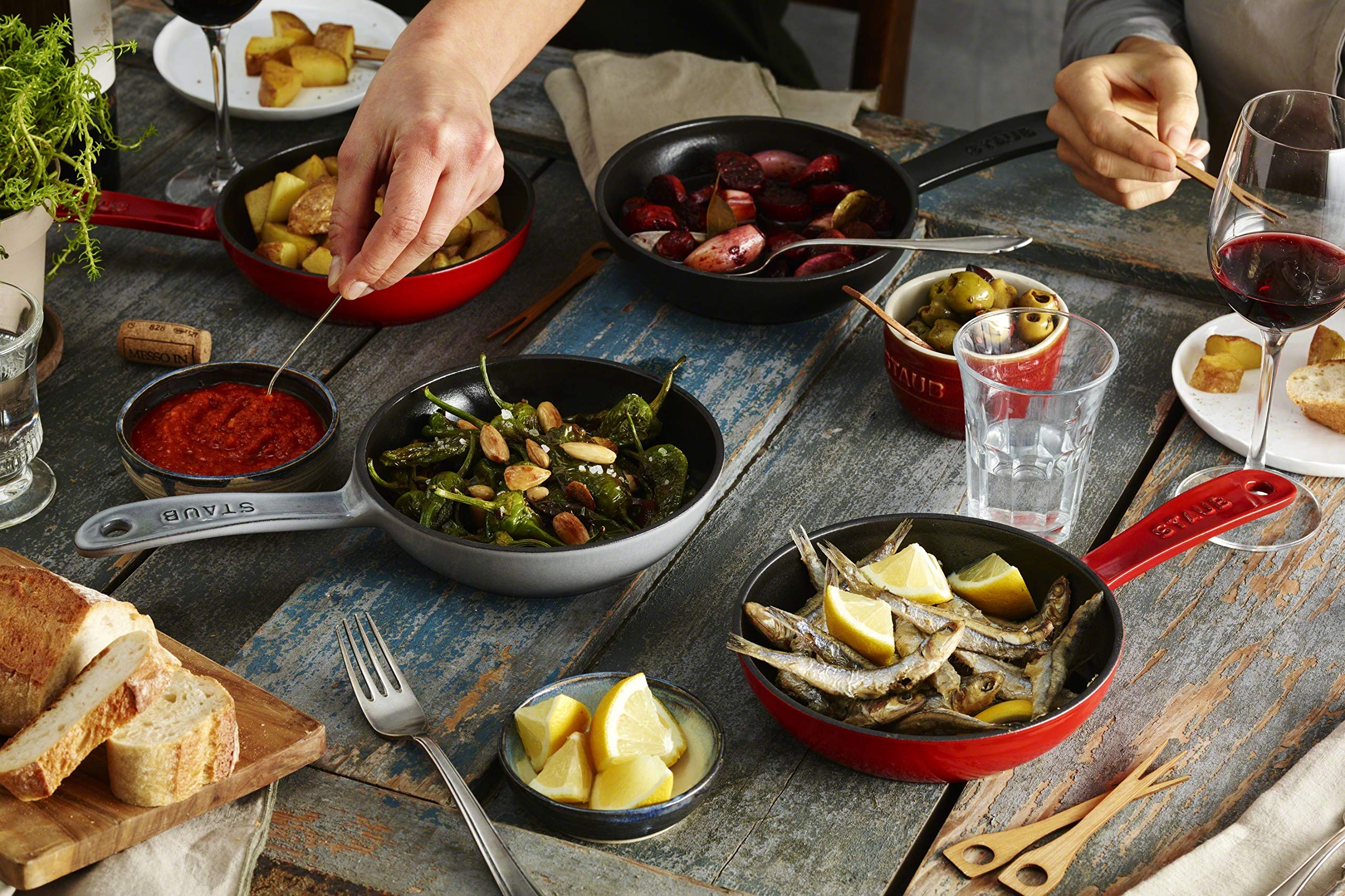 Amazon｜staub ストウブ 「 スキレット ブラック 16cm 」 フライパン