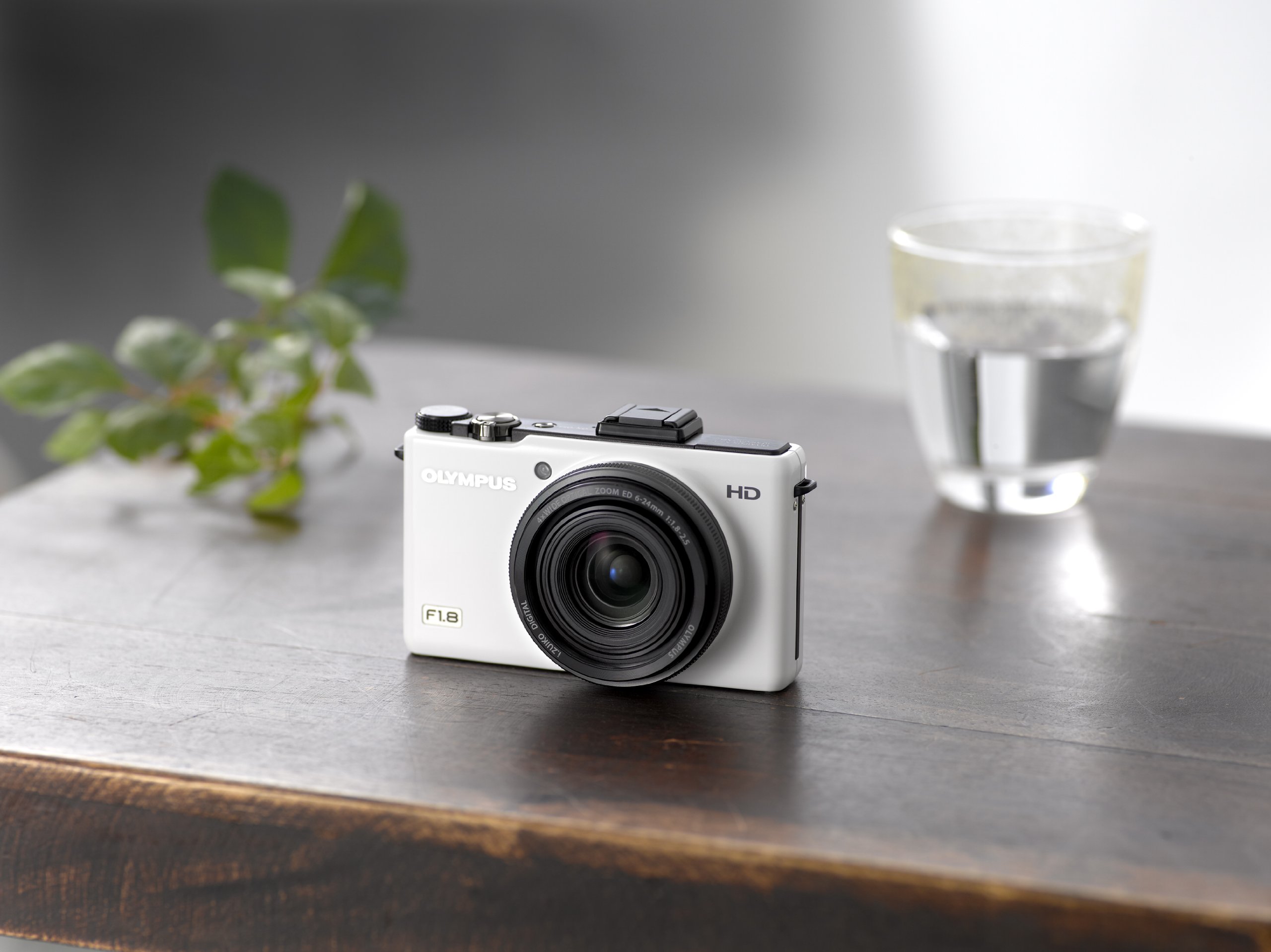 Amazon | OLYMPUS デジタルカメラ XZ-1 ホワイト 1000万画素 1/1.63型