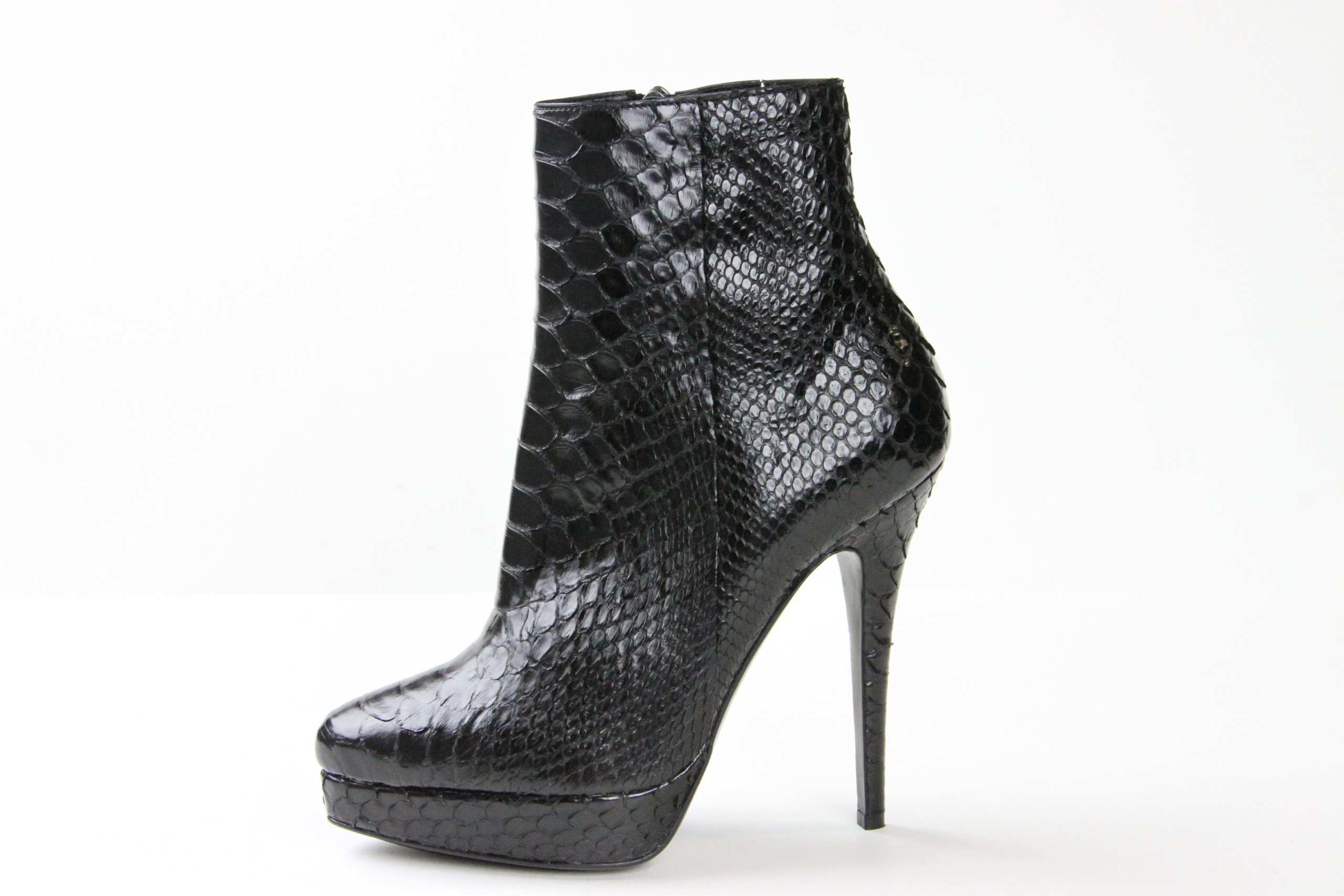 Amazon｜ニトリ(NITORI) 圧迫感なく 座り心地が良い ローソファ N