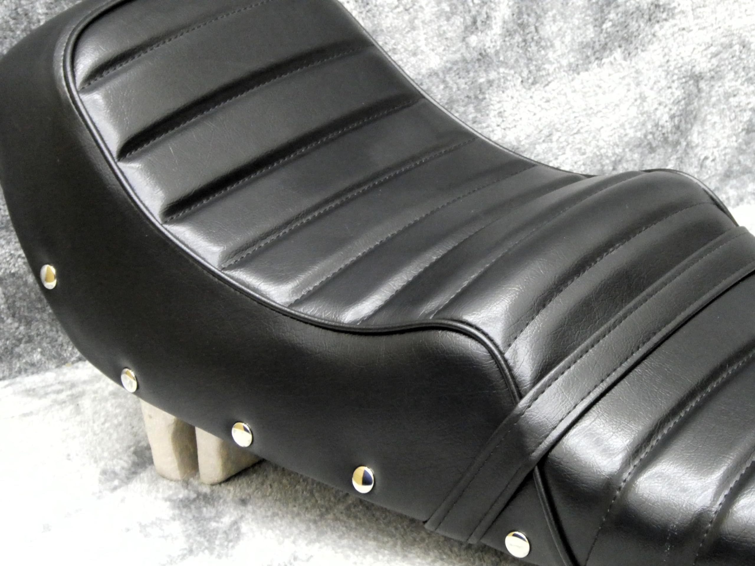 Amazon | GS400 タックロールシート (黒 レザー 鋲打ち)/ GS400E