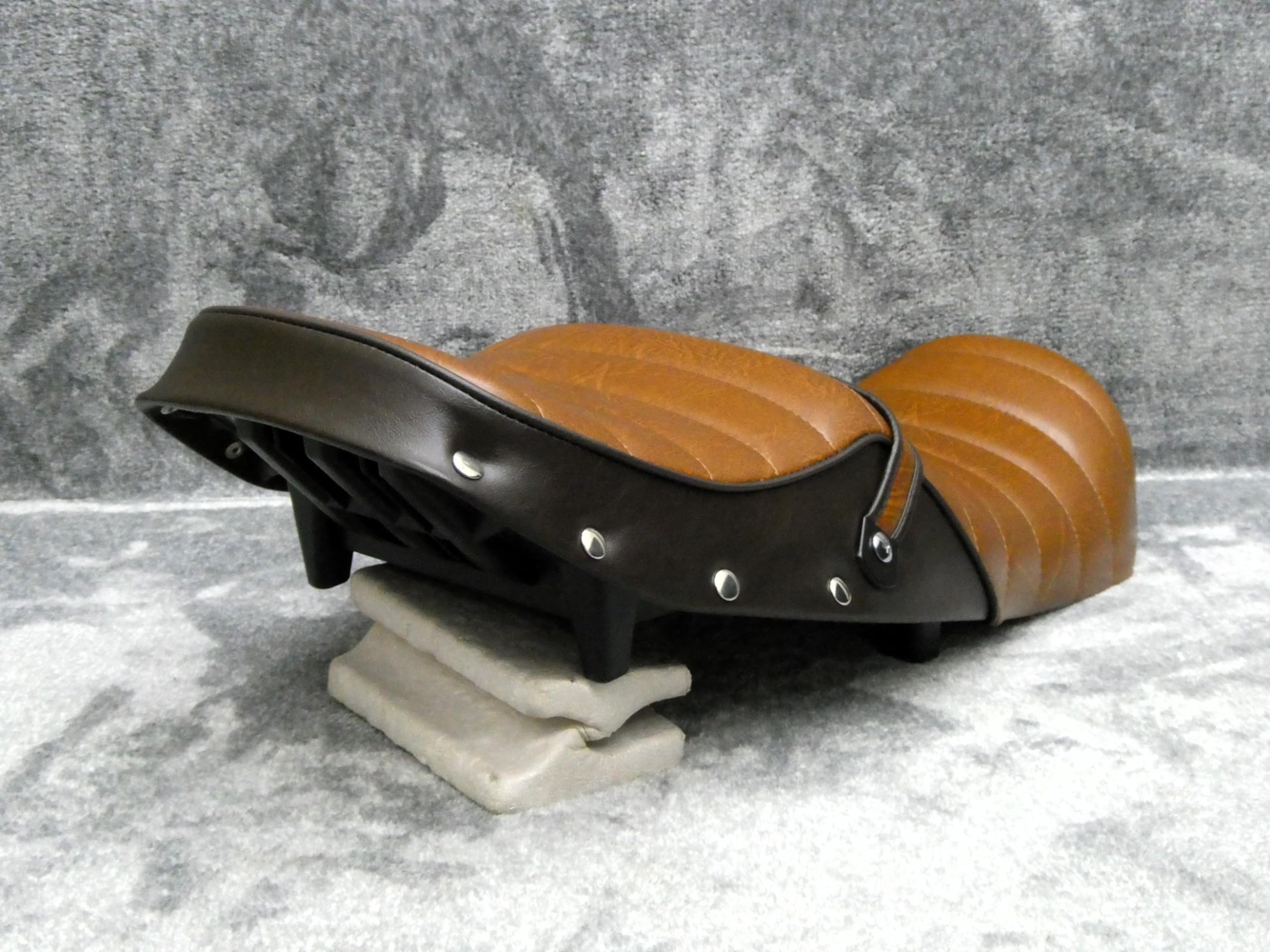 Amazon | XJR400R 後期 タックロールシート (茶 レザー