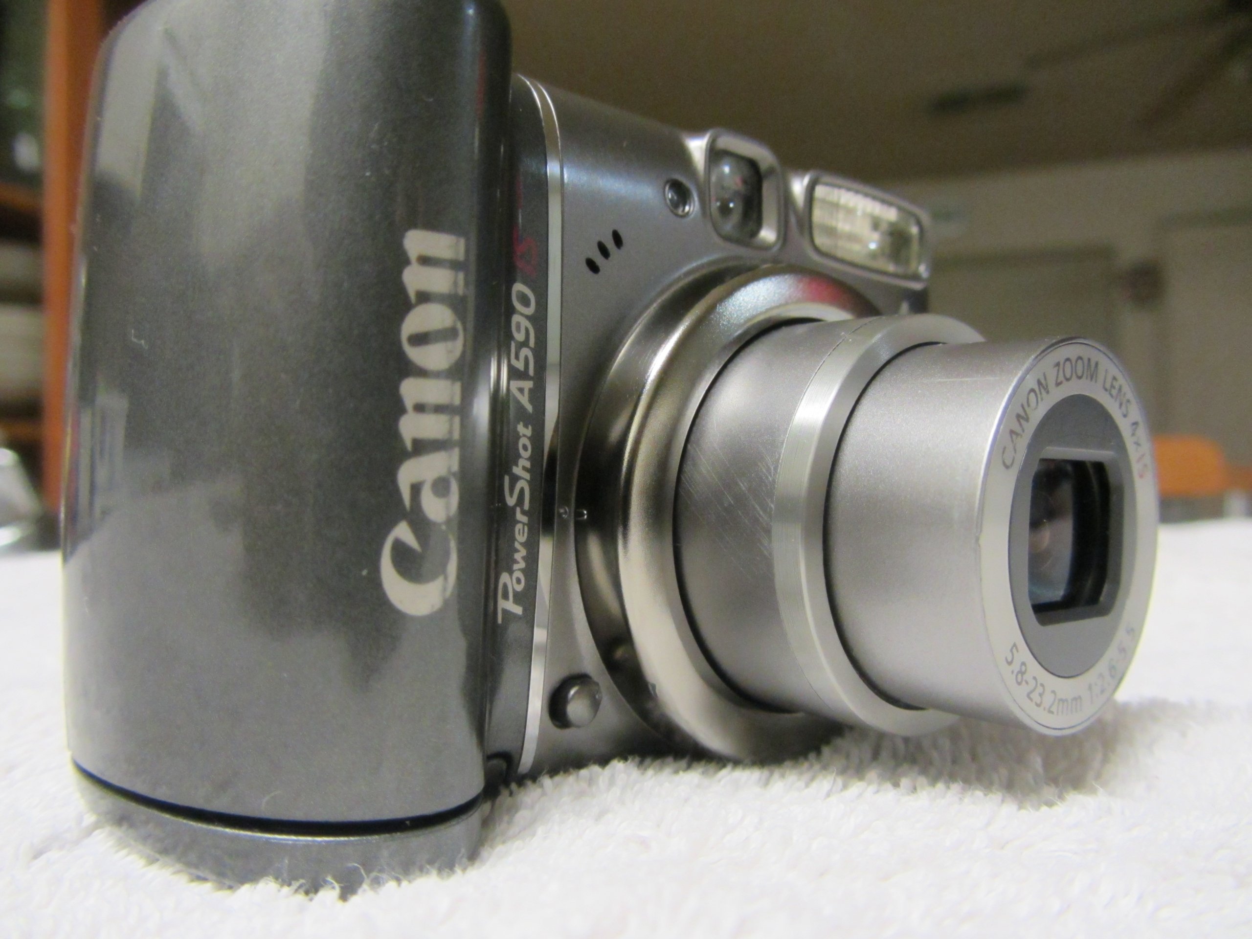 Amazon.co.jp: Canon PowerShot a590is 8 MPデジタルカメラと4 x光学