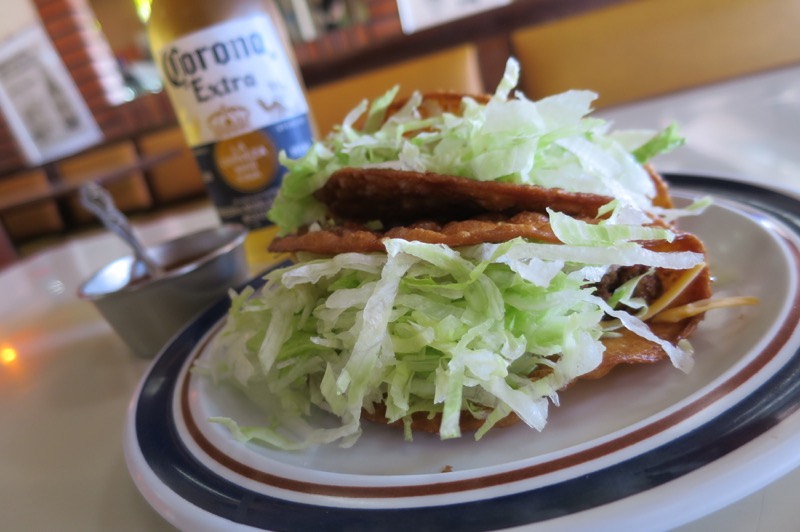沖縄市・プラザハウス「セニョールタコ」のタコスを食べてきた