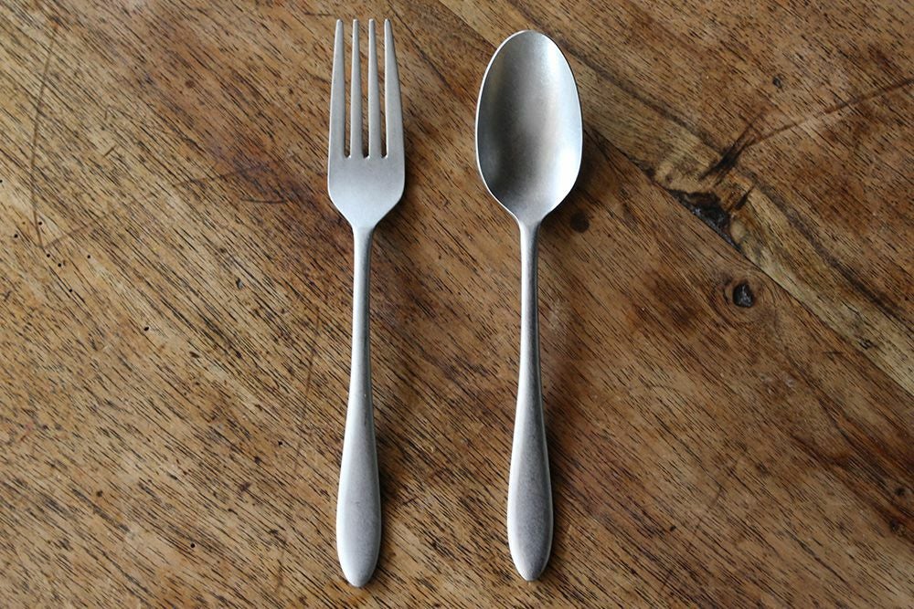 新潟燕三条 スクラッチ(銀色)カトラリーL 18cm スプーン/フォーク の