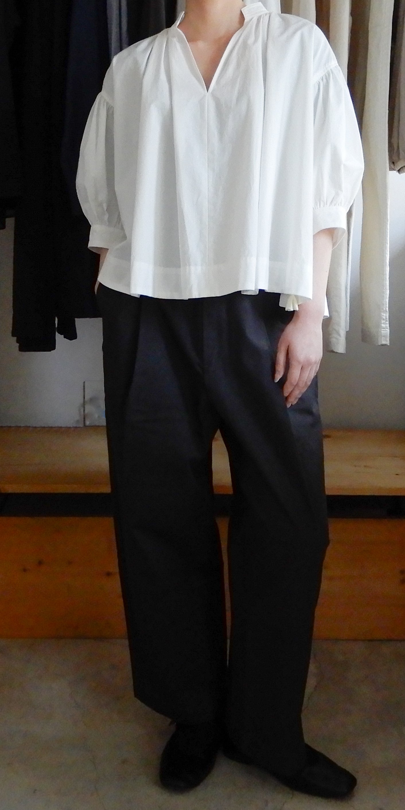 コットンギャザースリーブブラウス Off White – MAR ONLINE STORE