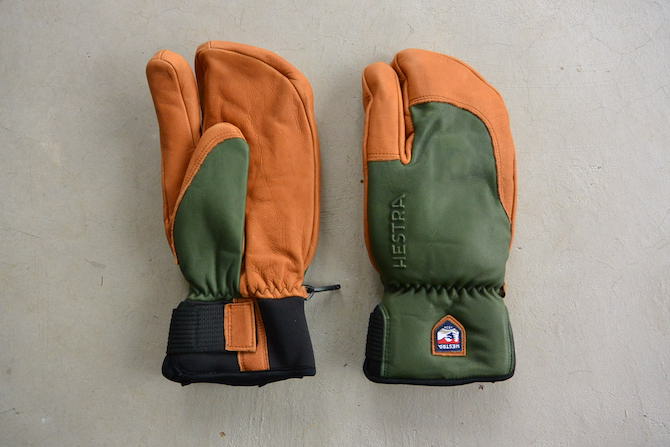 極寒地、厳冬期でも手を温かく守るHESTRAの3フィンガーグローブ | mark