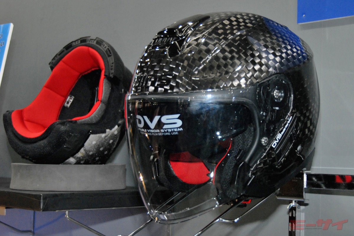 WINS】は、カーボンヘルメットが人気！ 通気性アップの「3Dインナー