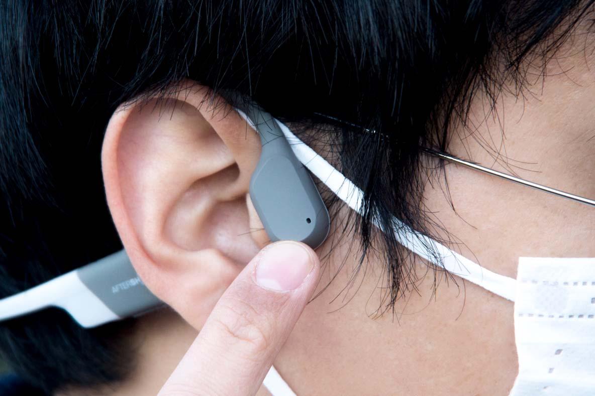 AfterShokzの「ハイエンドモデル骨伝導イヤホン」は着けてることを忘れ