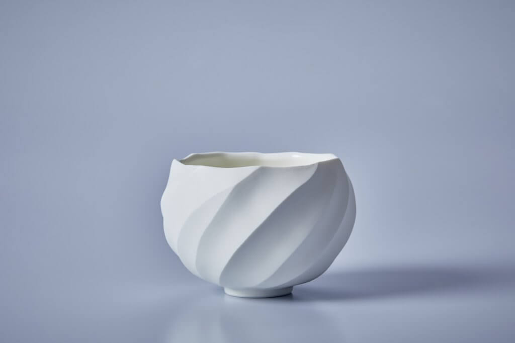 日本における白い器の歴史｜志野、磁器の登場から現代アートまで | B