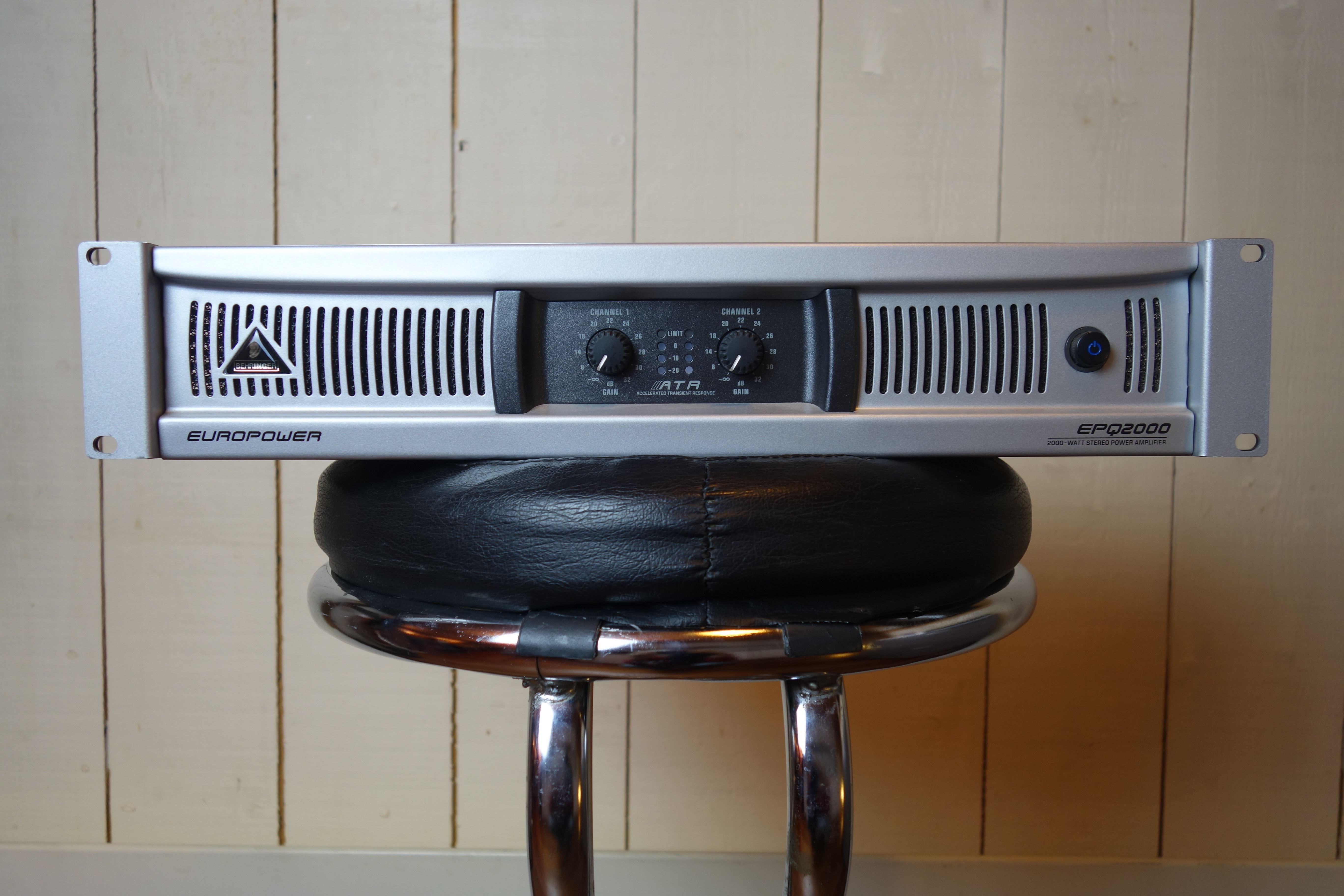 Europower EPQ2000 - Behringer Europower EPQ2000 - Audiofanzine