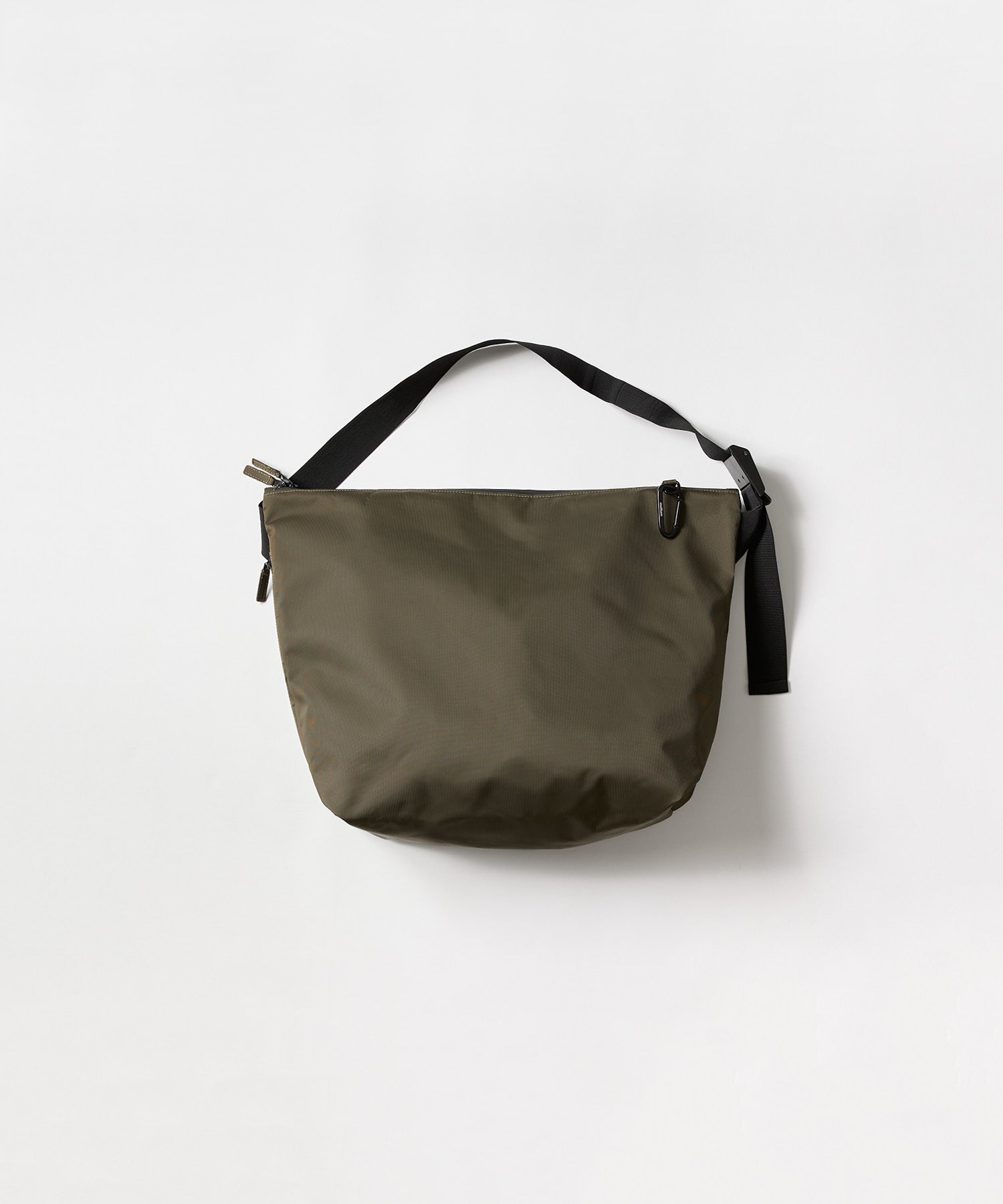 NYLON MESSENGER BAG meltum メルタム
