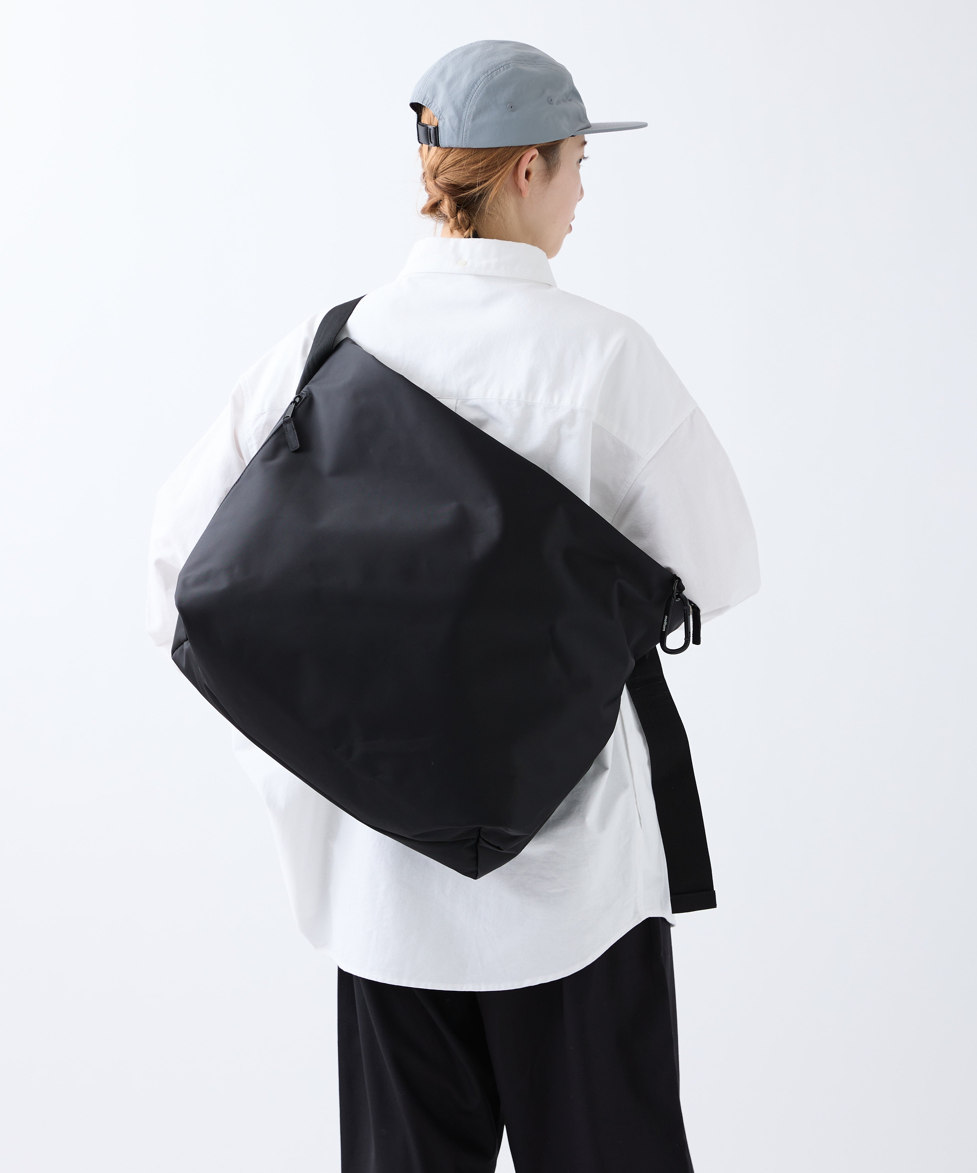 NYLON MESSENGER BAG meltum メルタム
