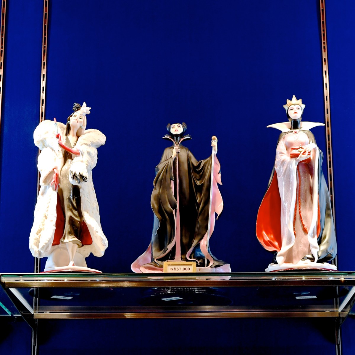 プリンセス＆ヴィランズ！東京ディズニーランド「ガラスの靴」置物 -