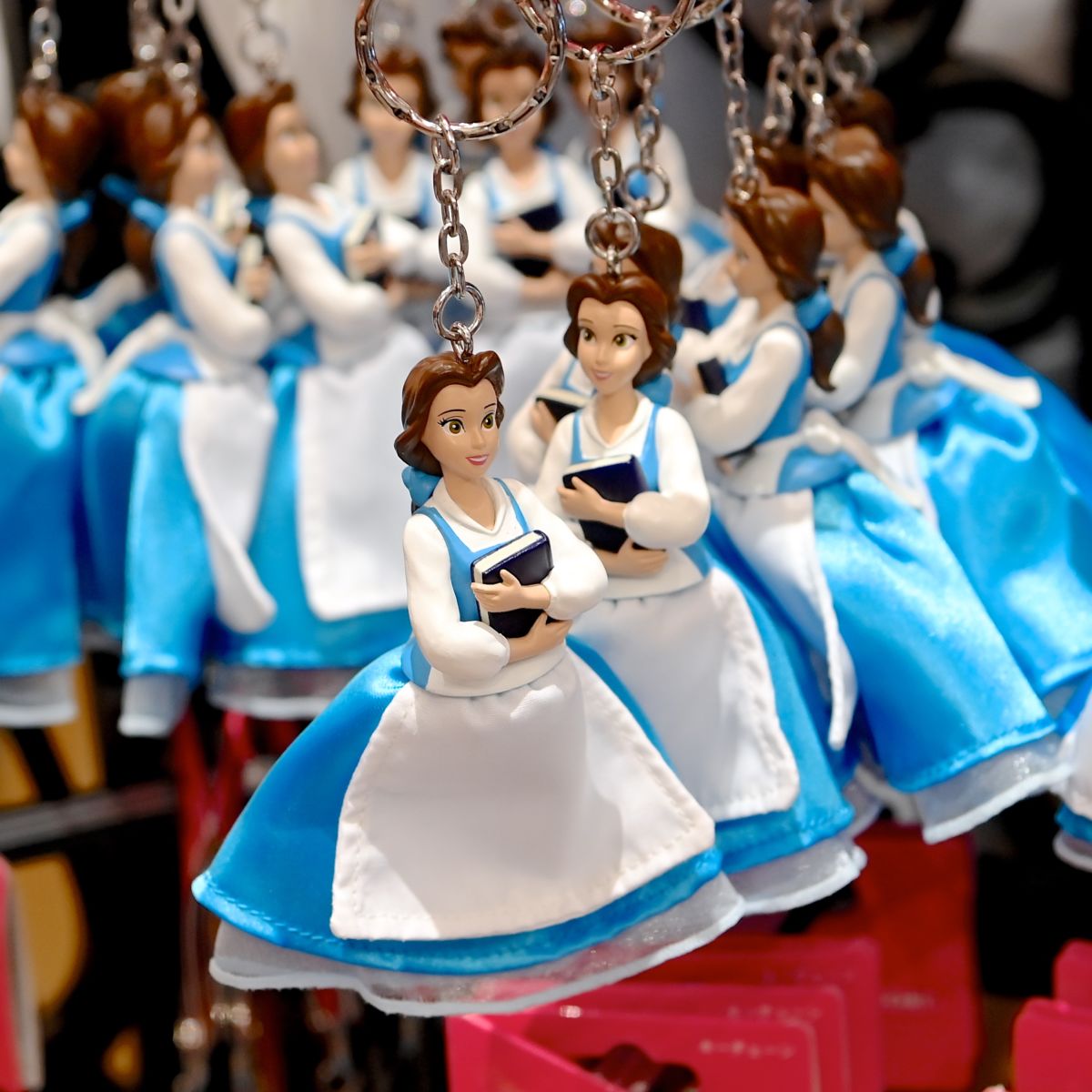 新エリアで身につけたい！東京ディズニーランド『美女と野獣』グッズ