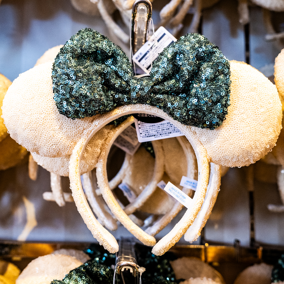 深緑と白のアースカラー！東京ディズニーランド ミニーマウス