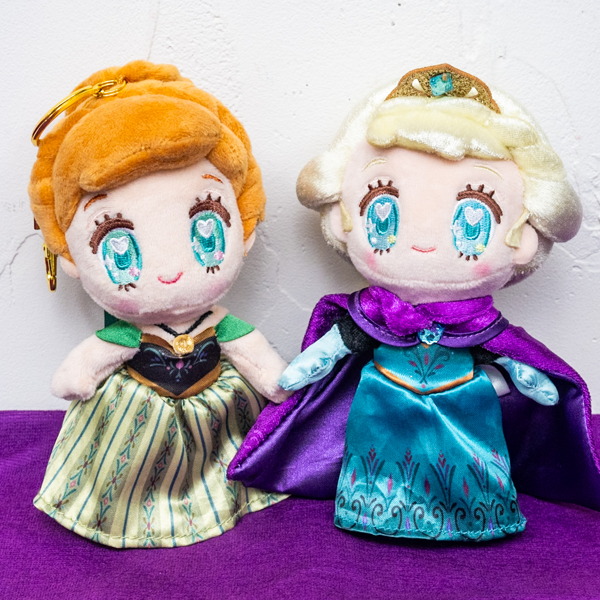 戴冠式のドレスモチーフ！ディズニーストア DISNEY FROZENグッズ -