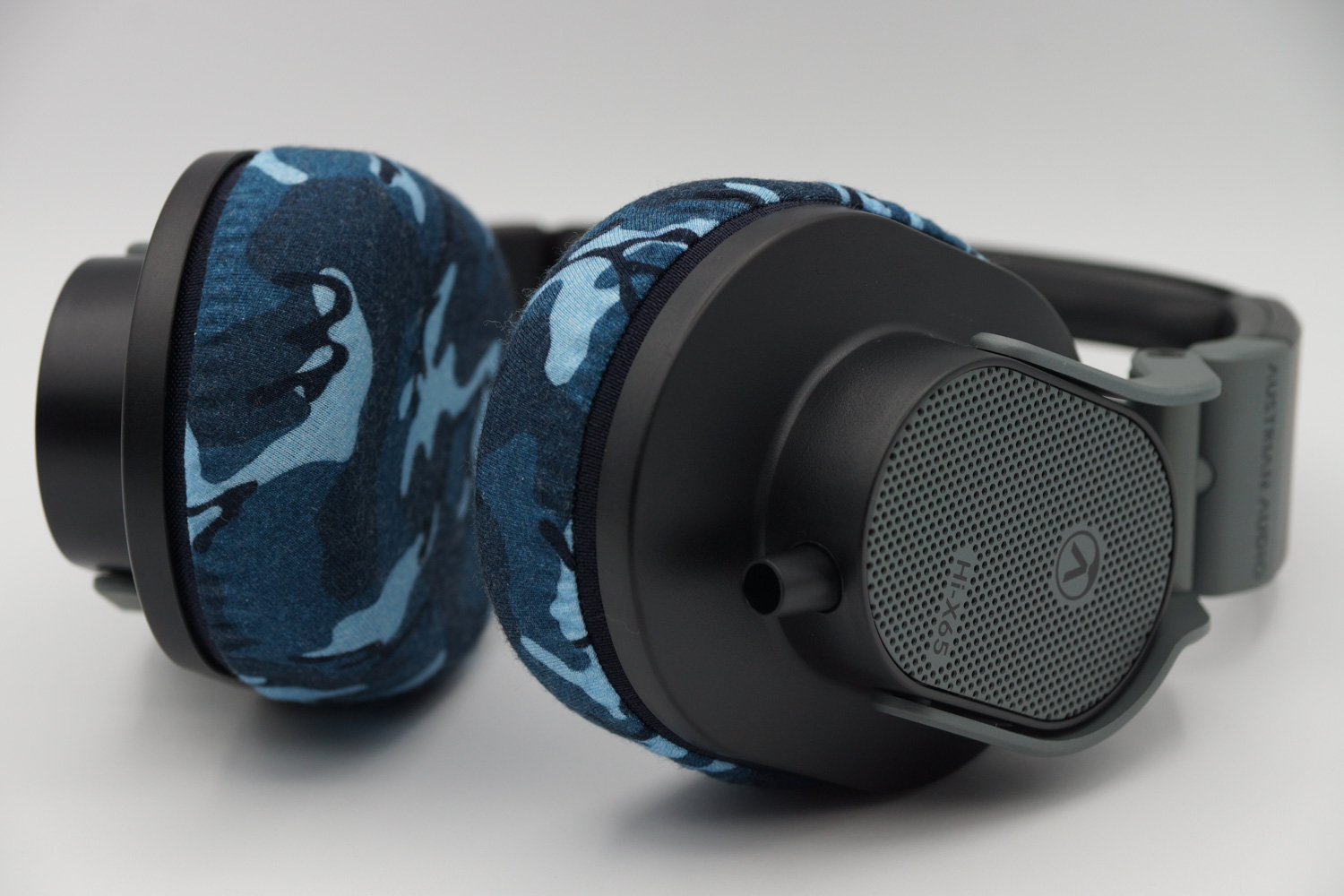 AUSTRIAN AUDIO Hi-X65のイヤーパッドを修理する場合